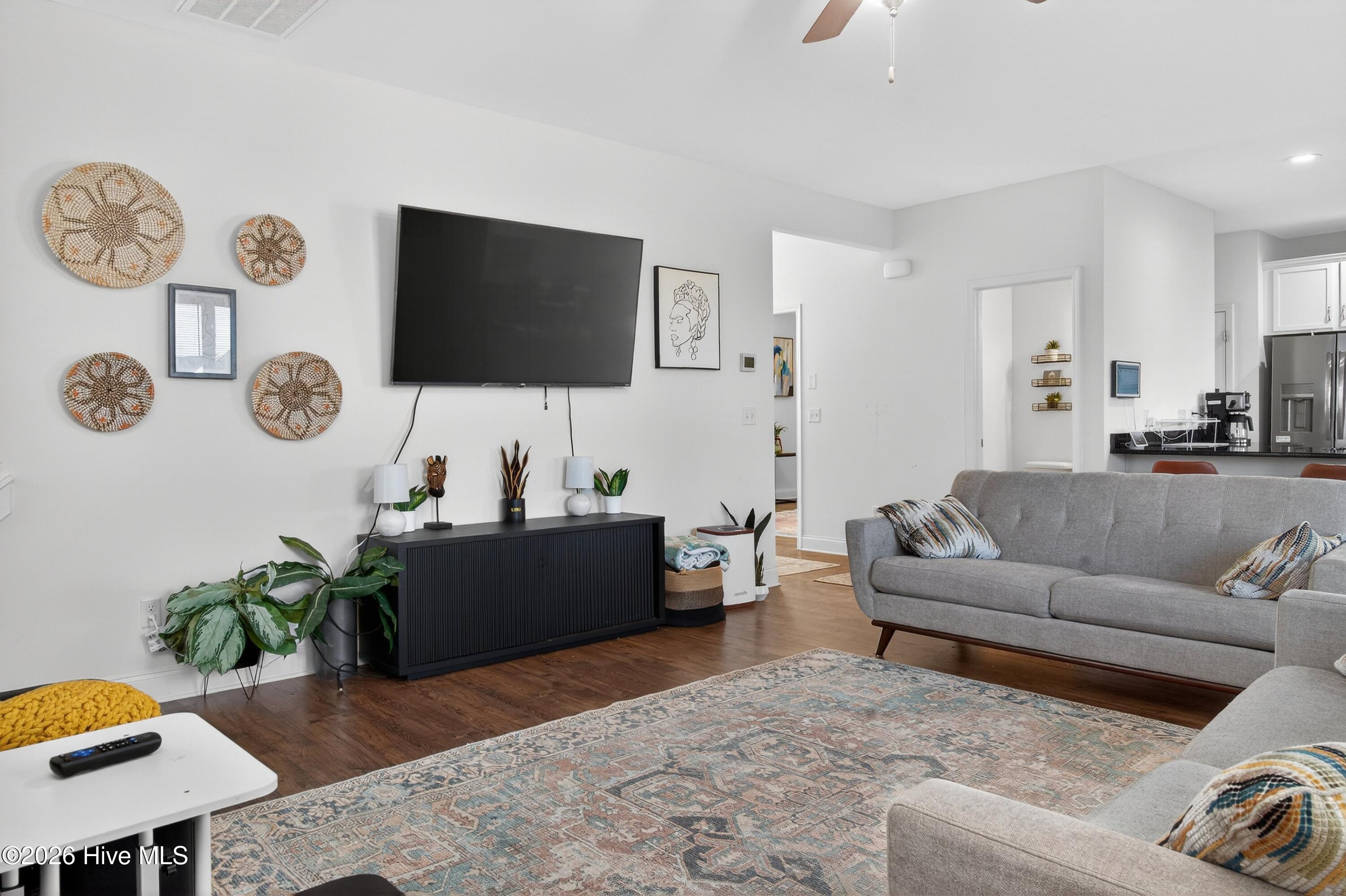 100565414 | Photo 11