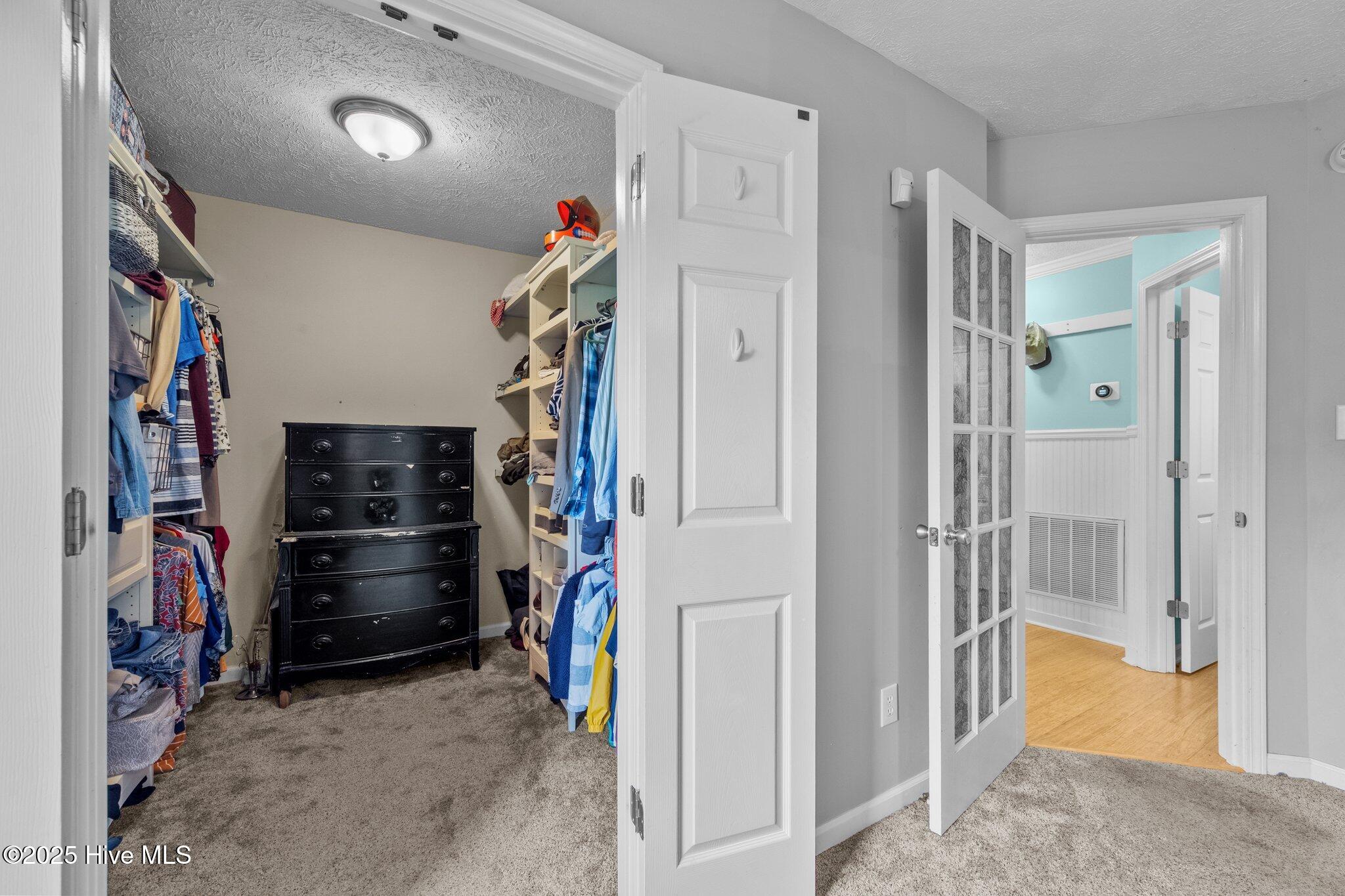 100548060 | Photo 22