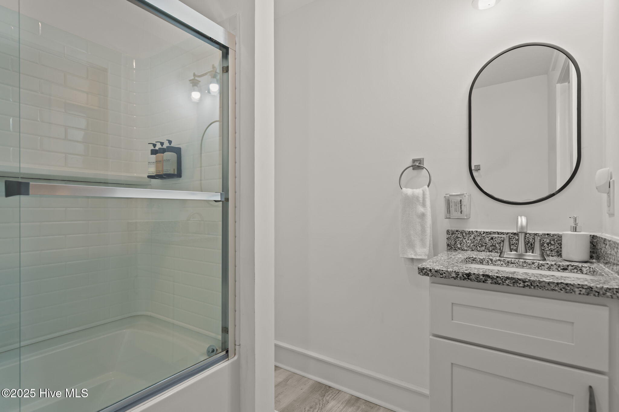 100523824 | Photo 40