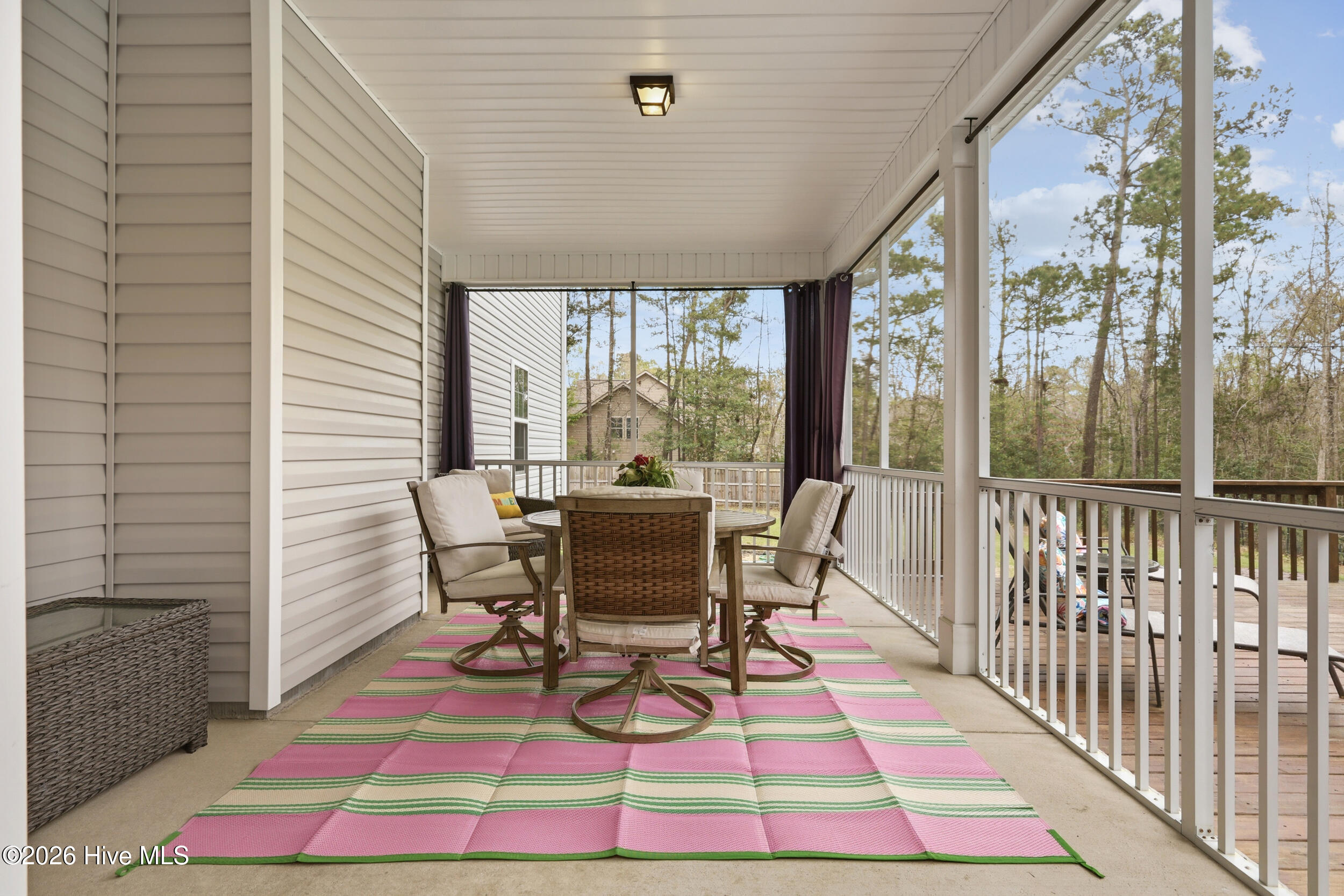 100562179 | Photo 52