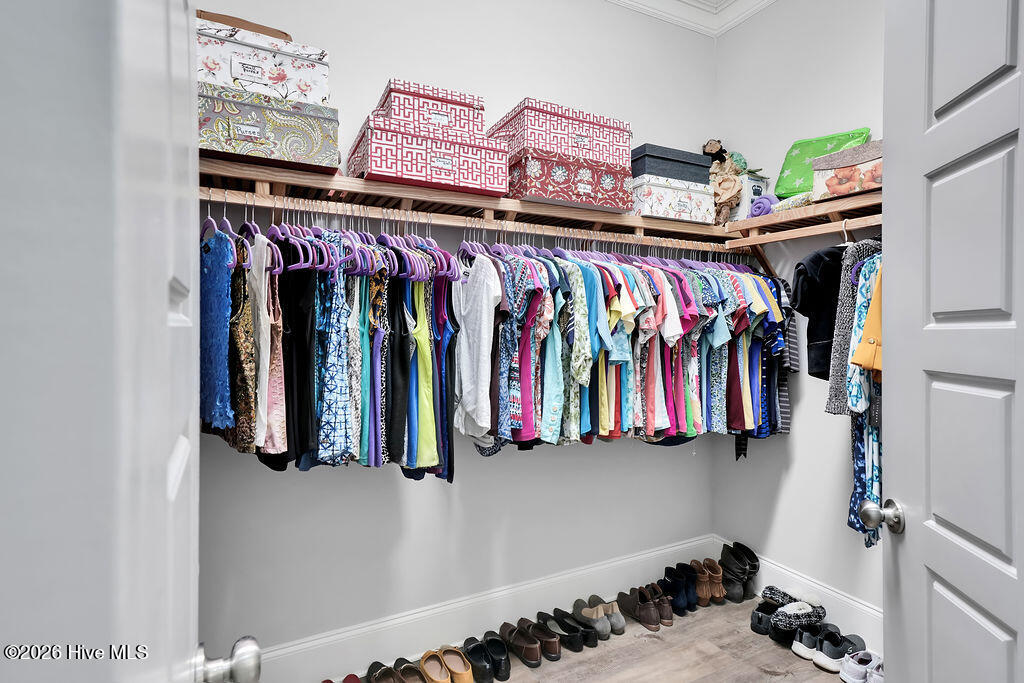 100562882 | Photo 24