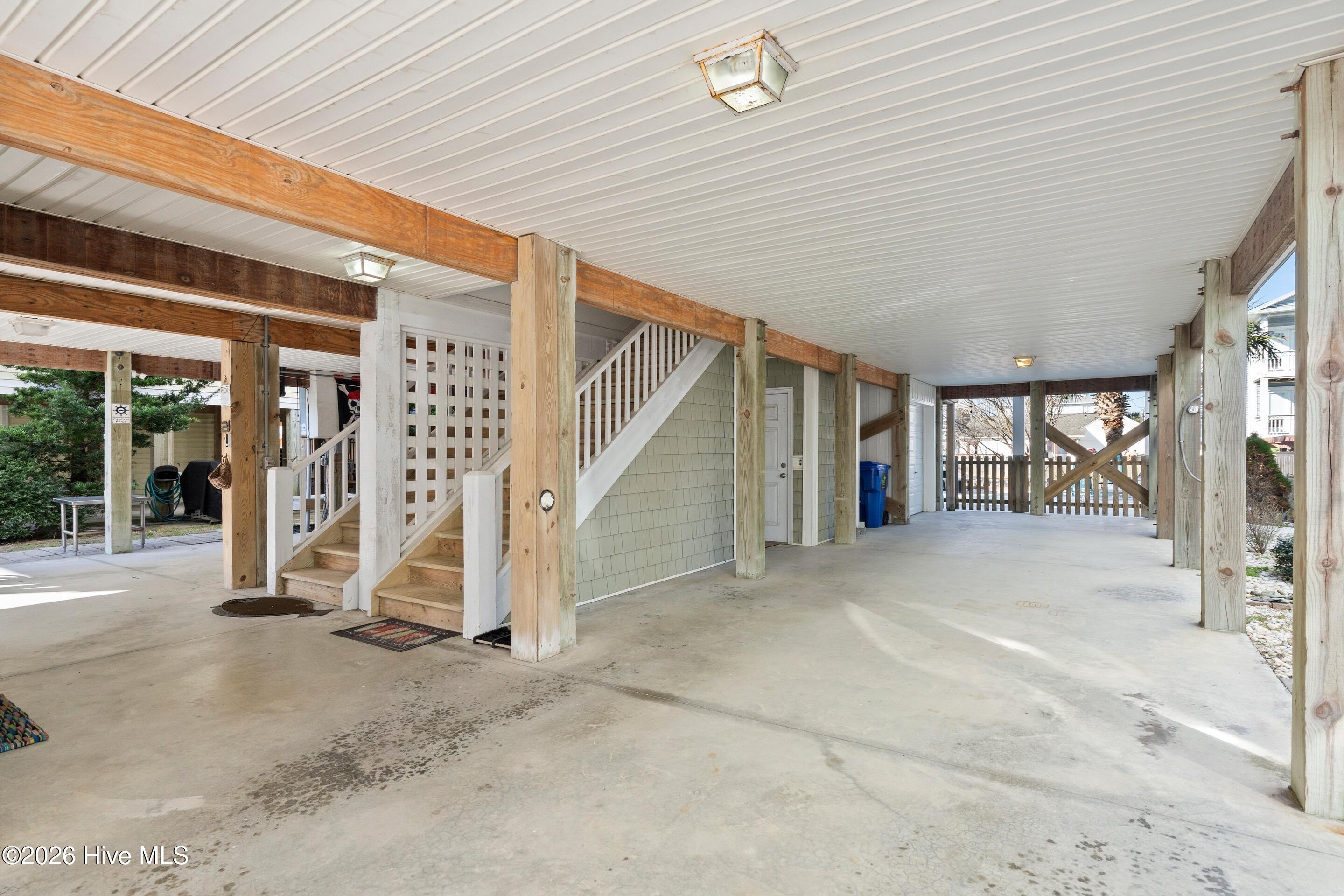 100547501 | Photo 40