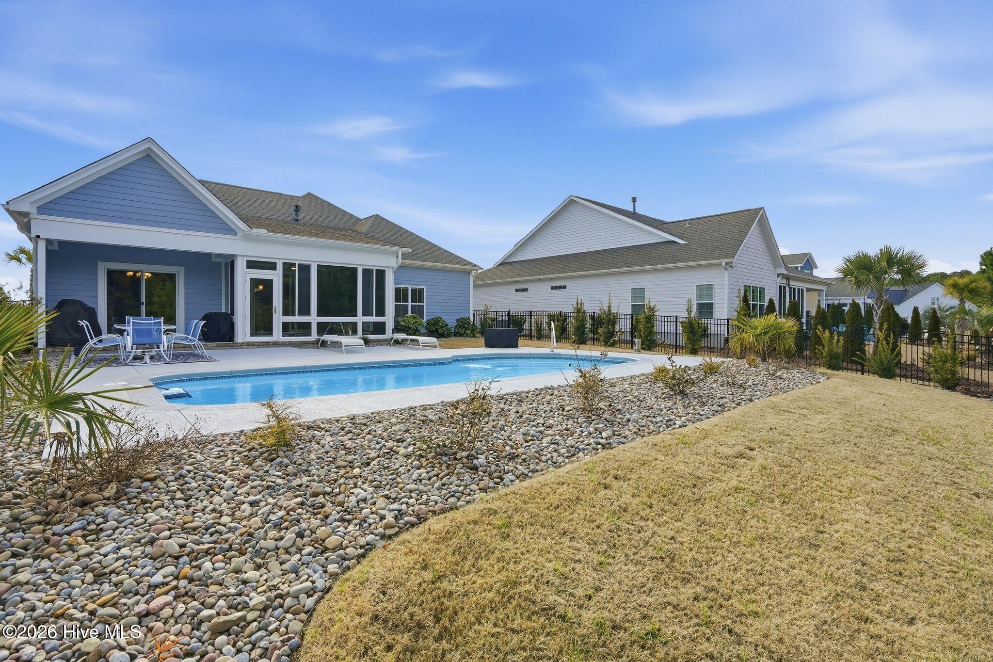 100556850 | Photo 40