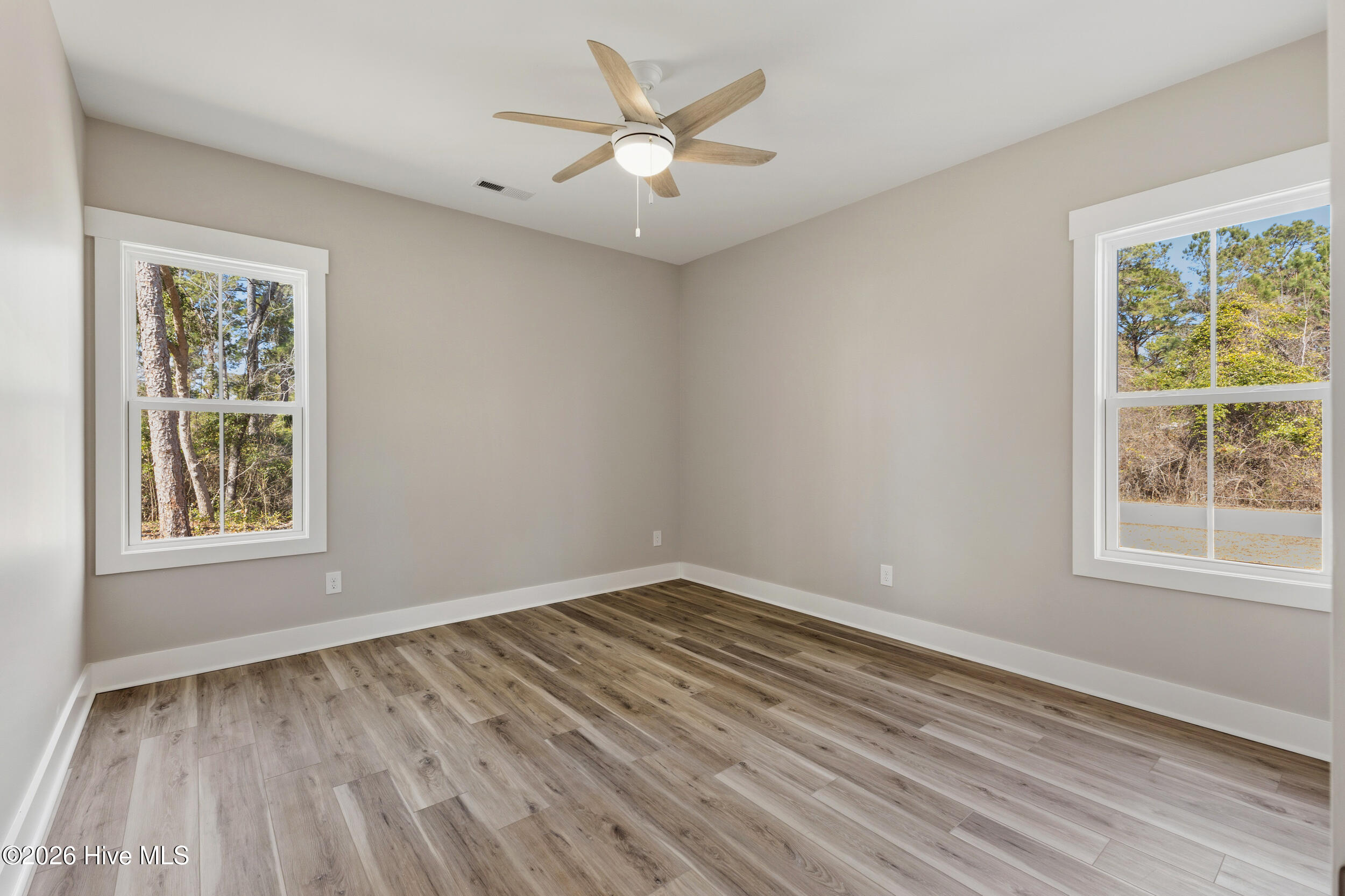 100557700 | Photo 34