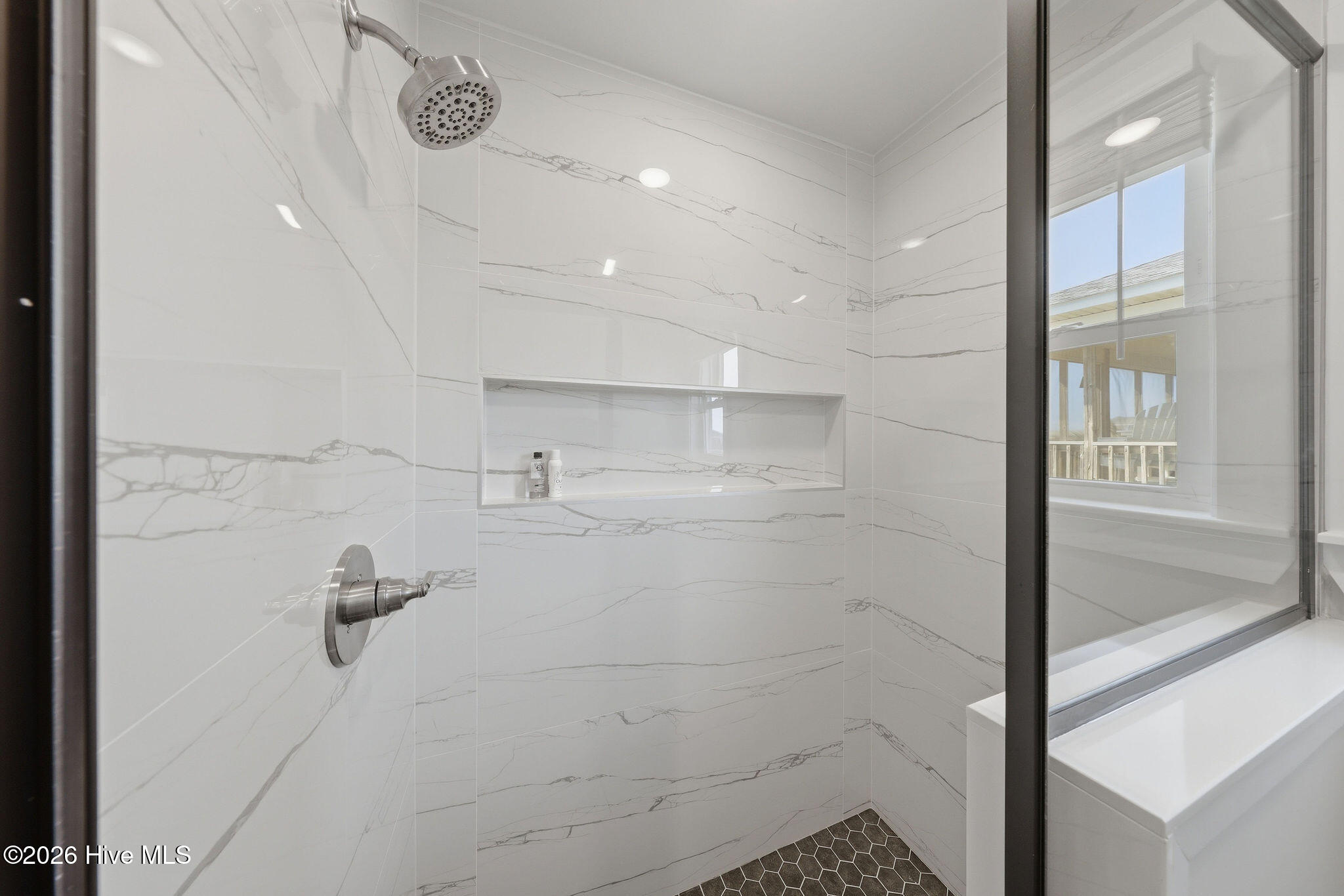 100559118 | Photo 50