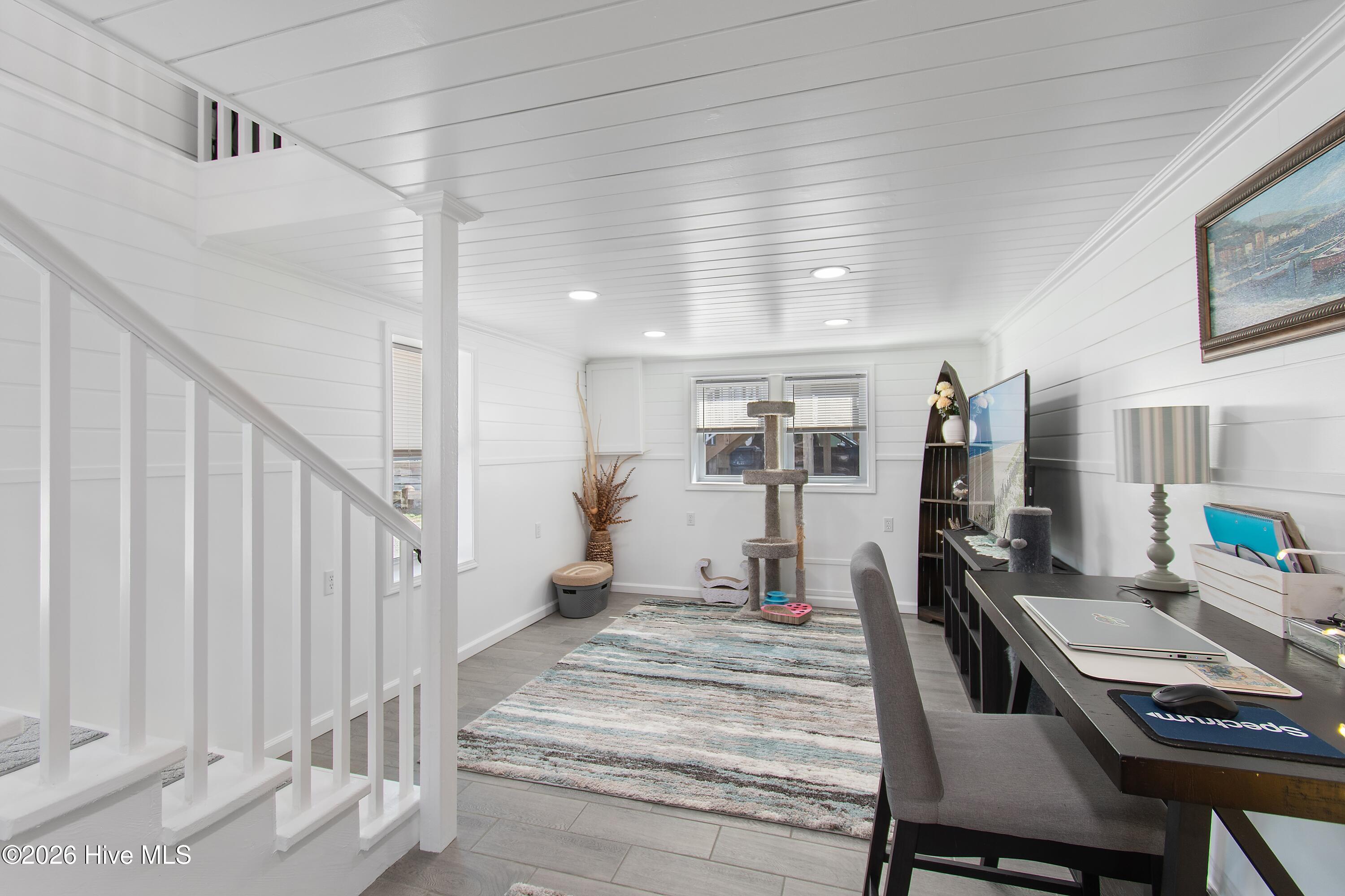 100567968 | Photo 40