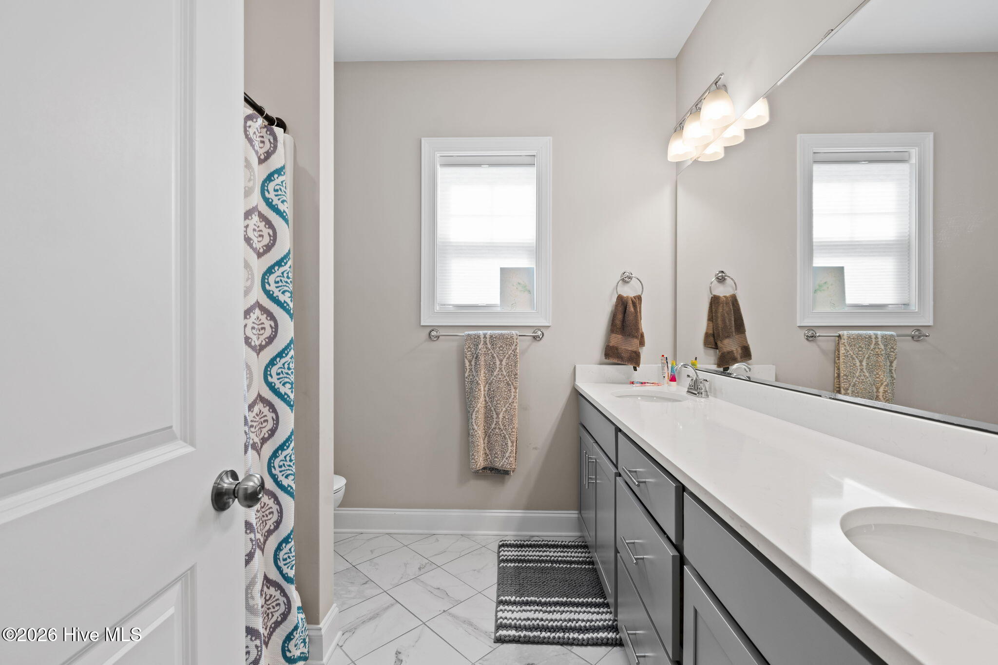 100564109 | Photo 24