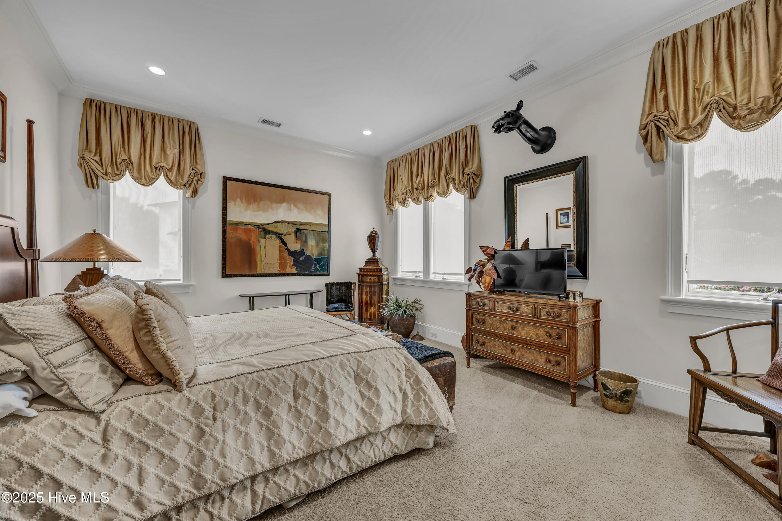 100530989 | Photo 29