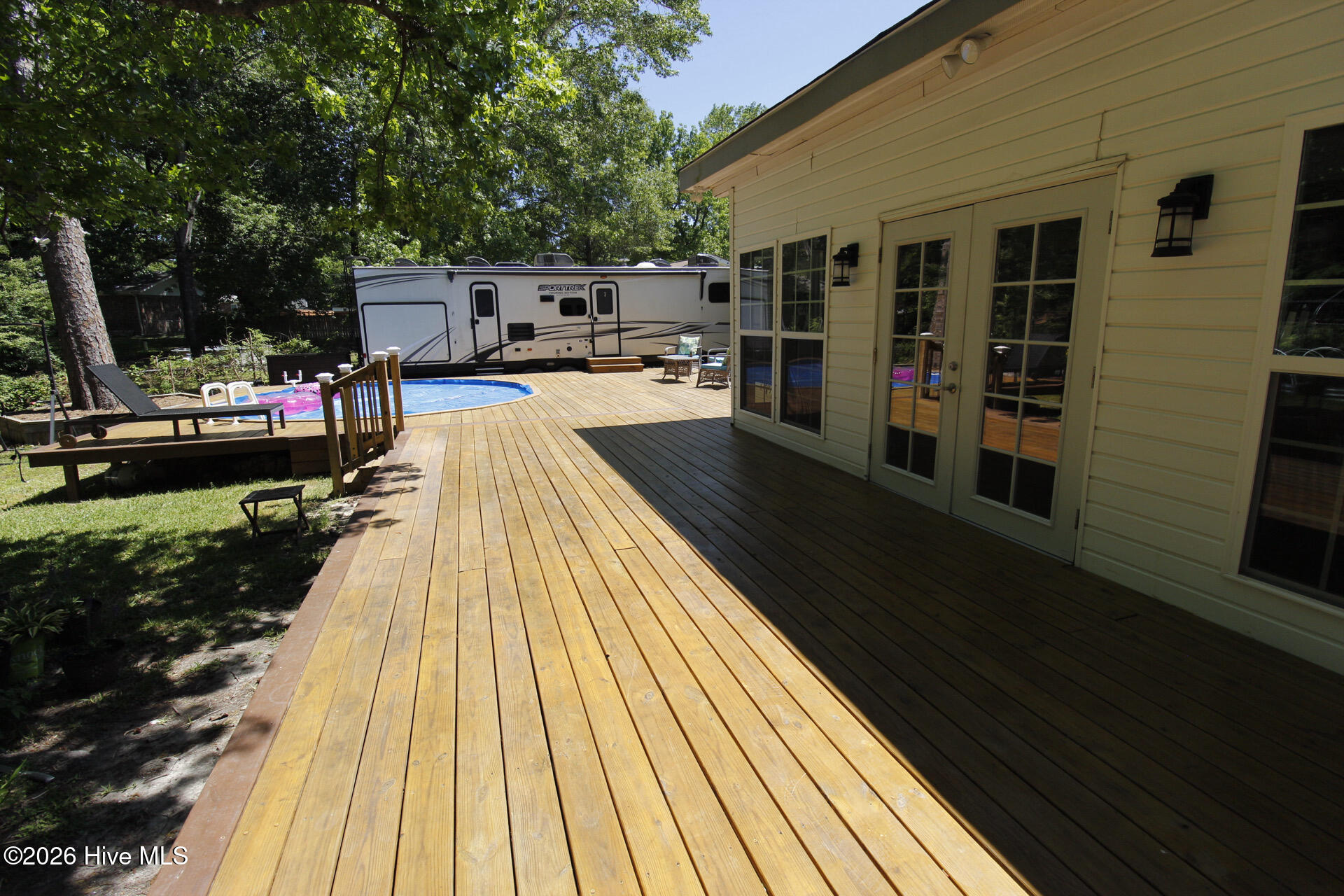 100569705 | Photo 26