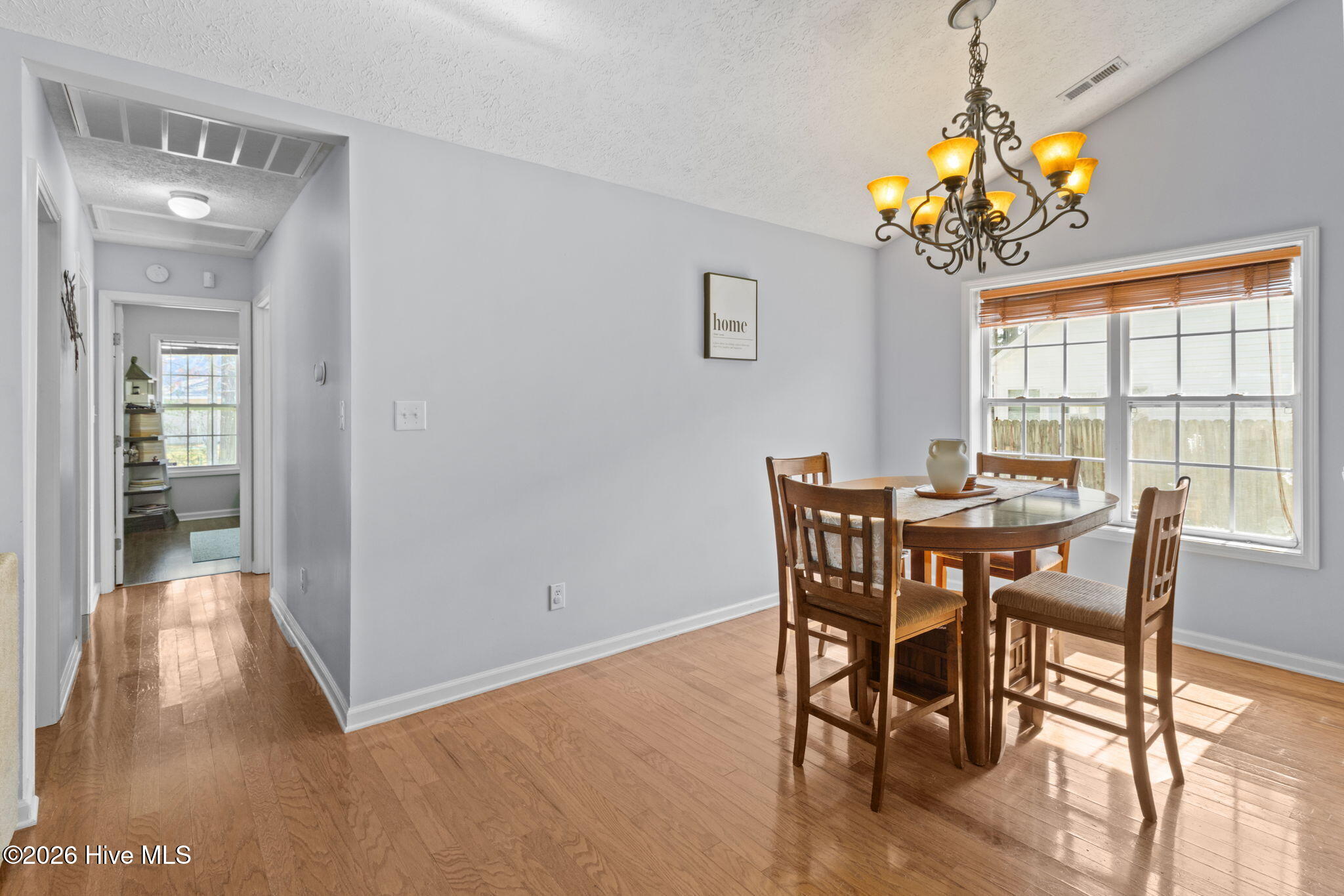 100561998 | Photo 15