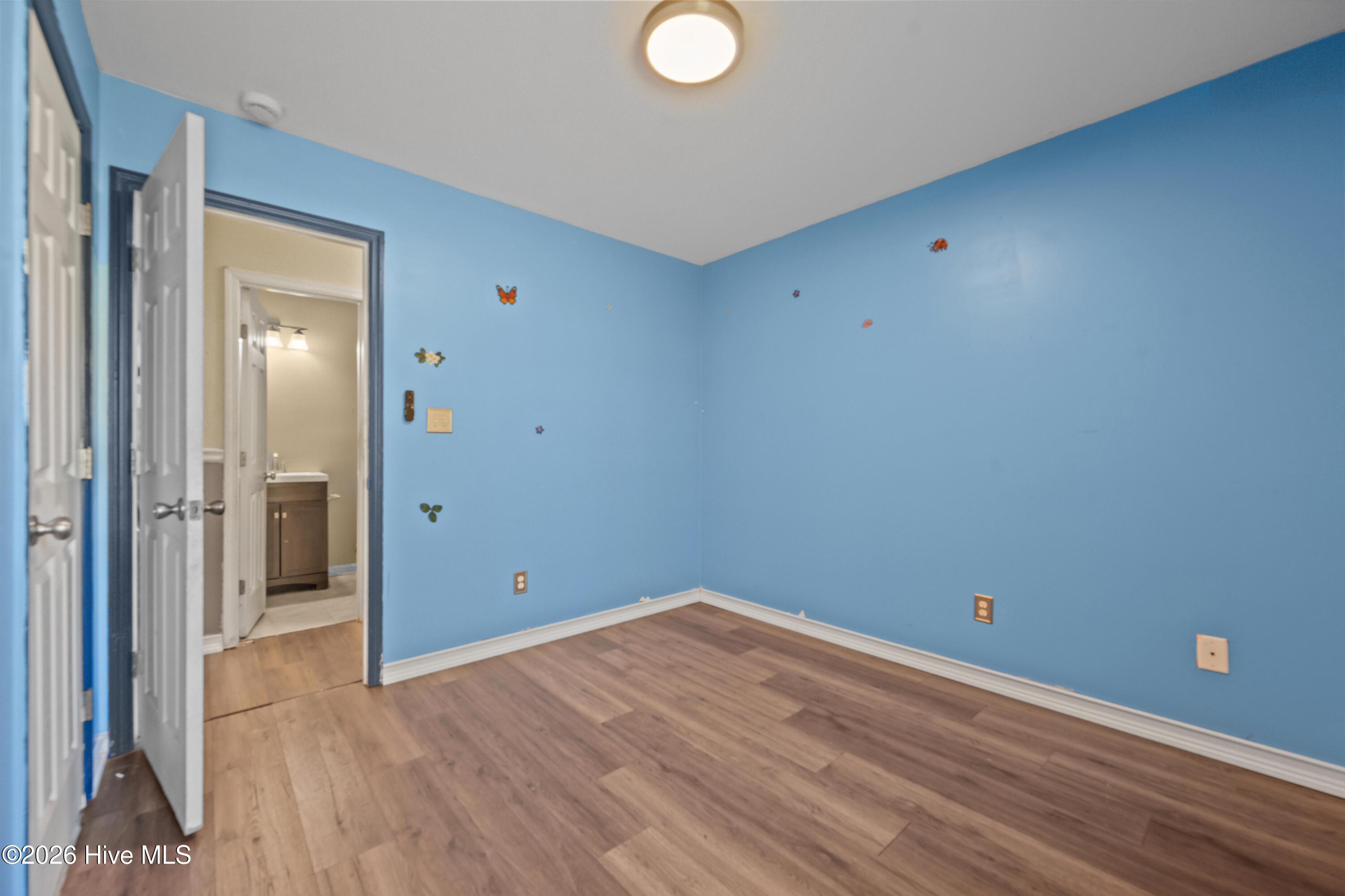 100564292 | Photo 19