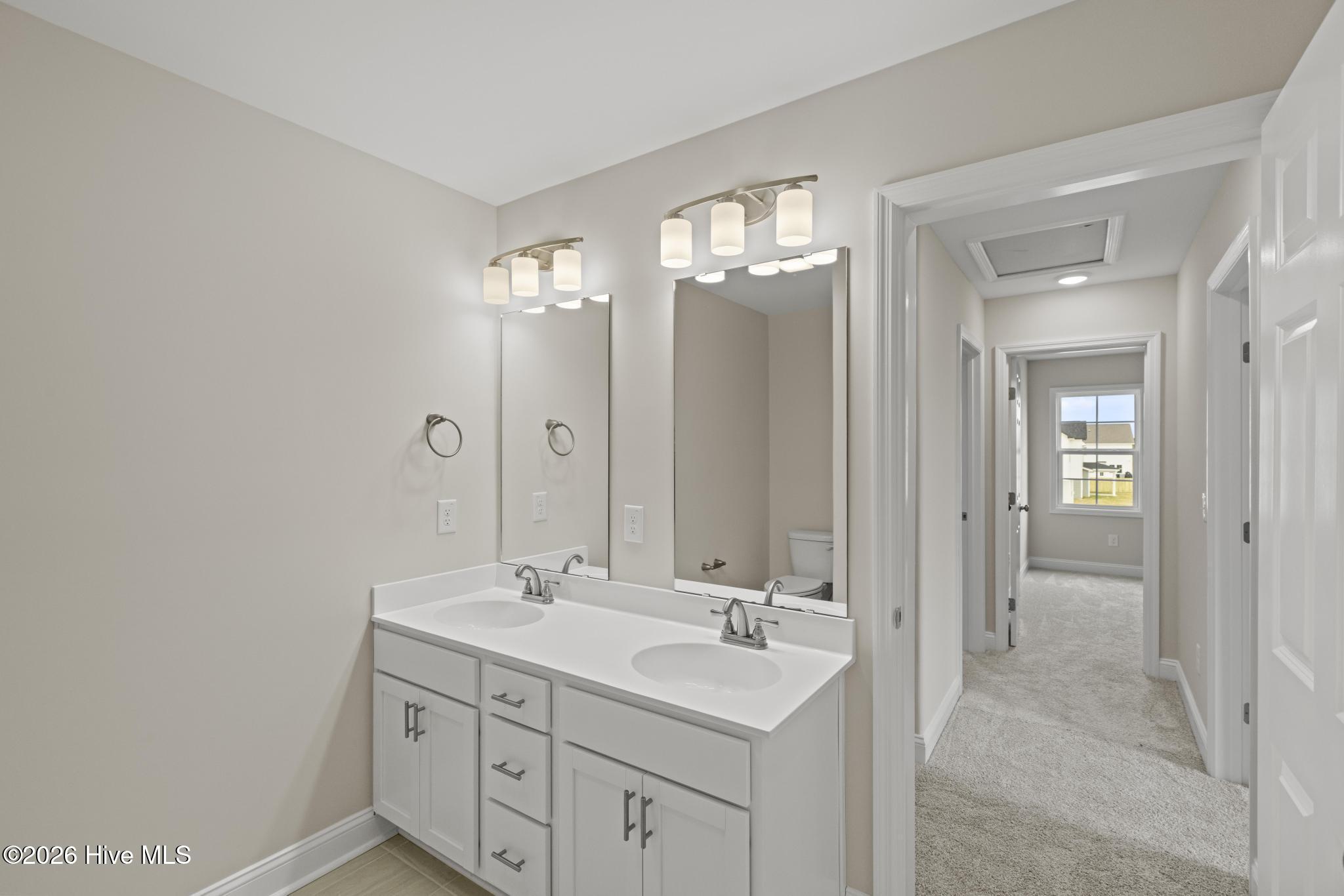 100519461 | Photo 25