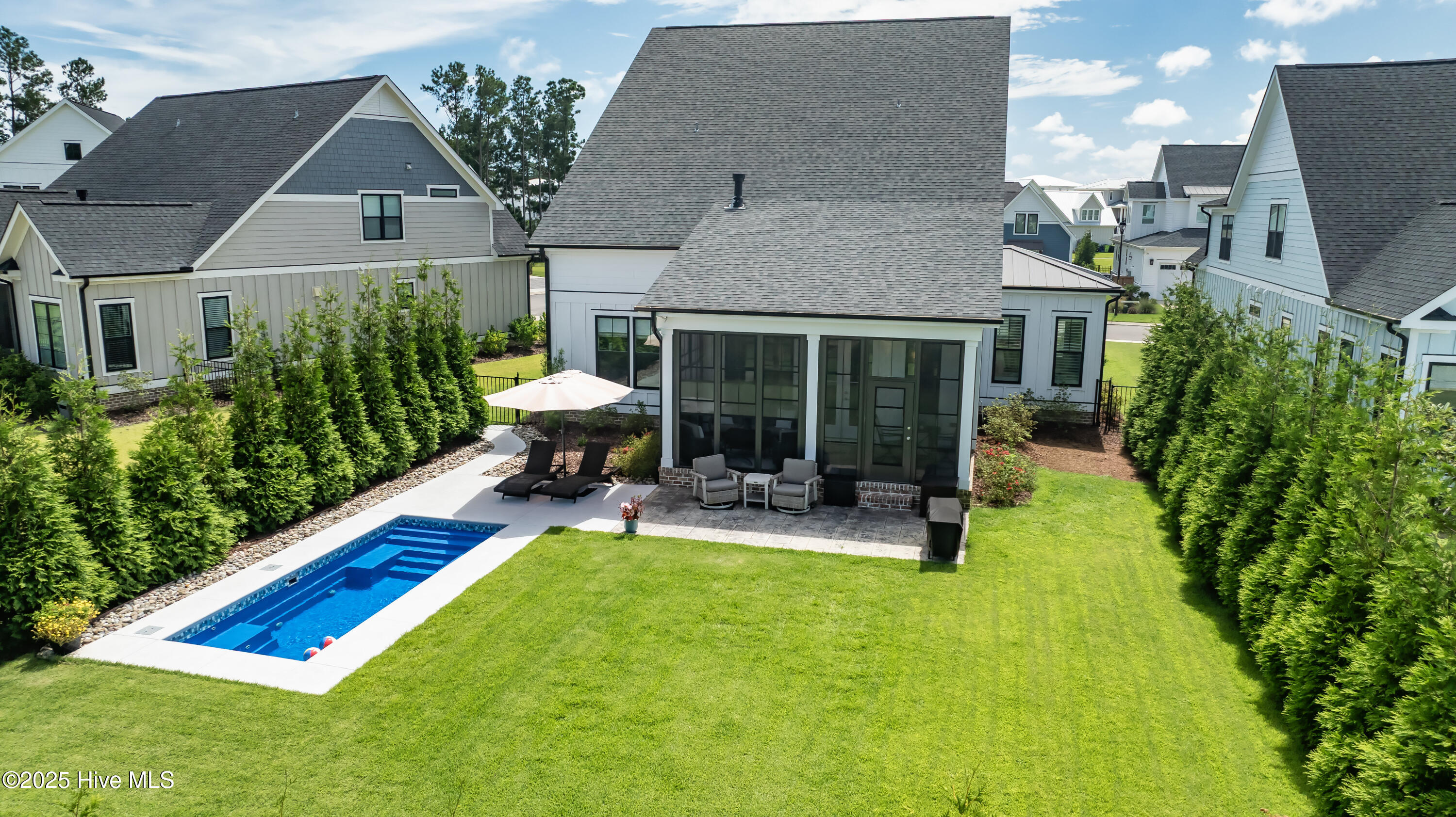 100523935 | Photo 56