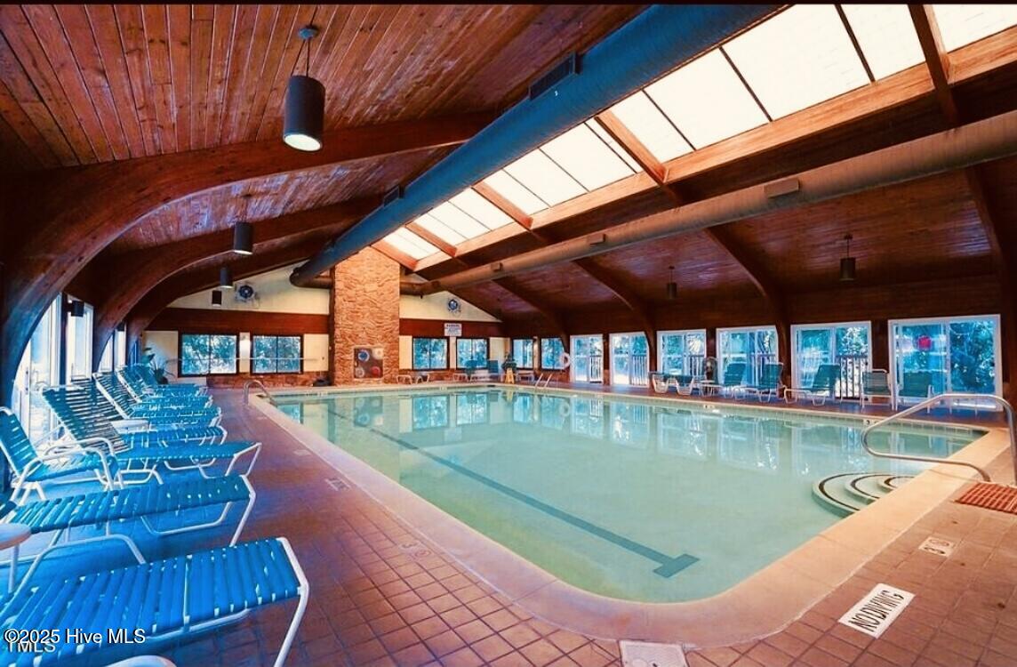 100565403 | Photo 21