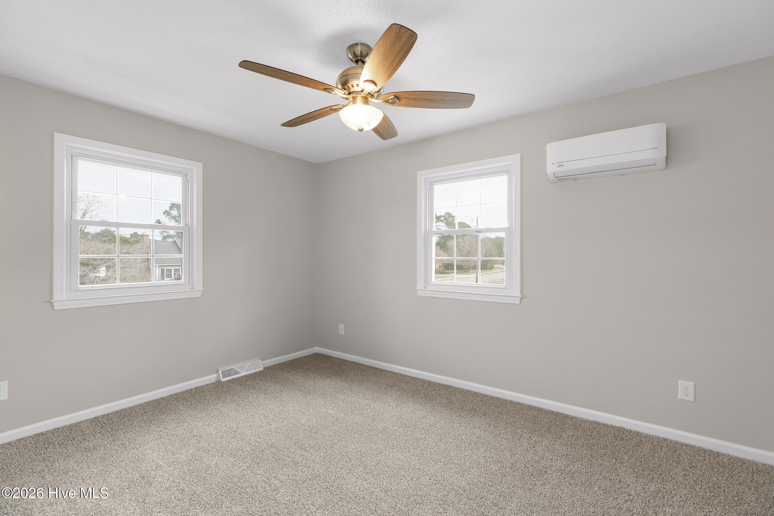 100558477 | Photo 27