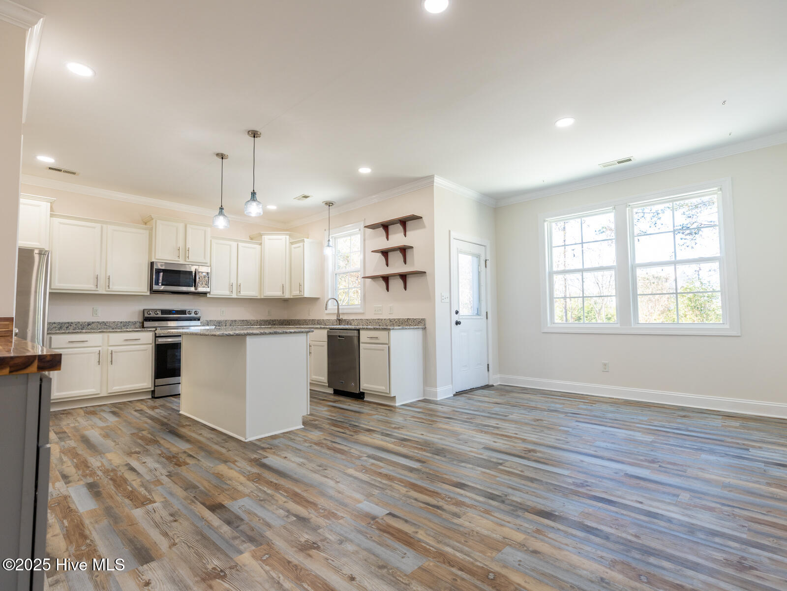 100546251 | Photo 15