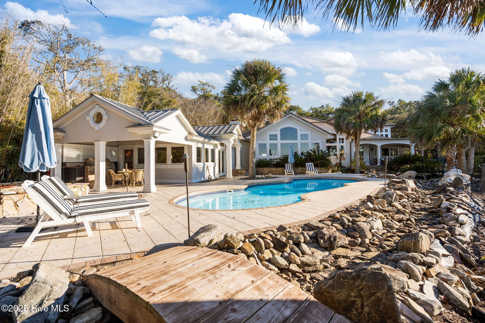 100547936 | Photo 73