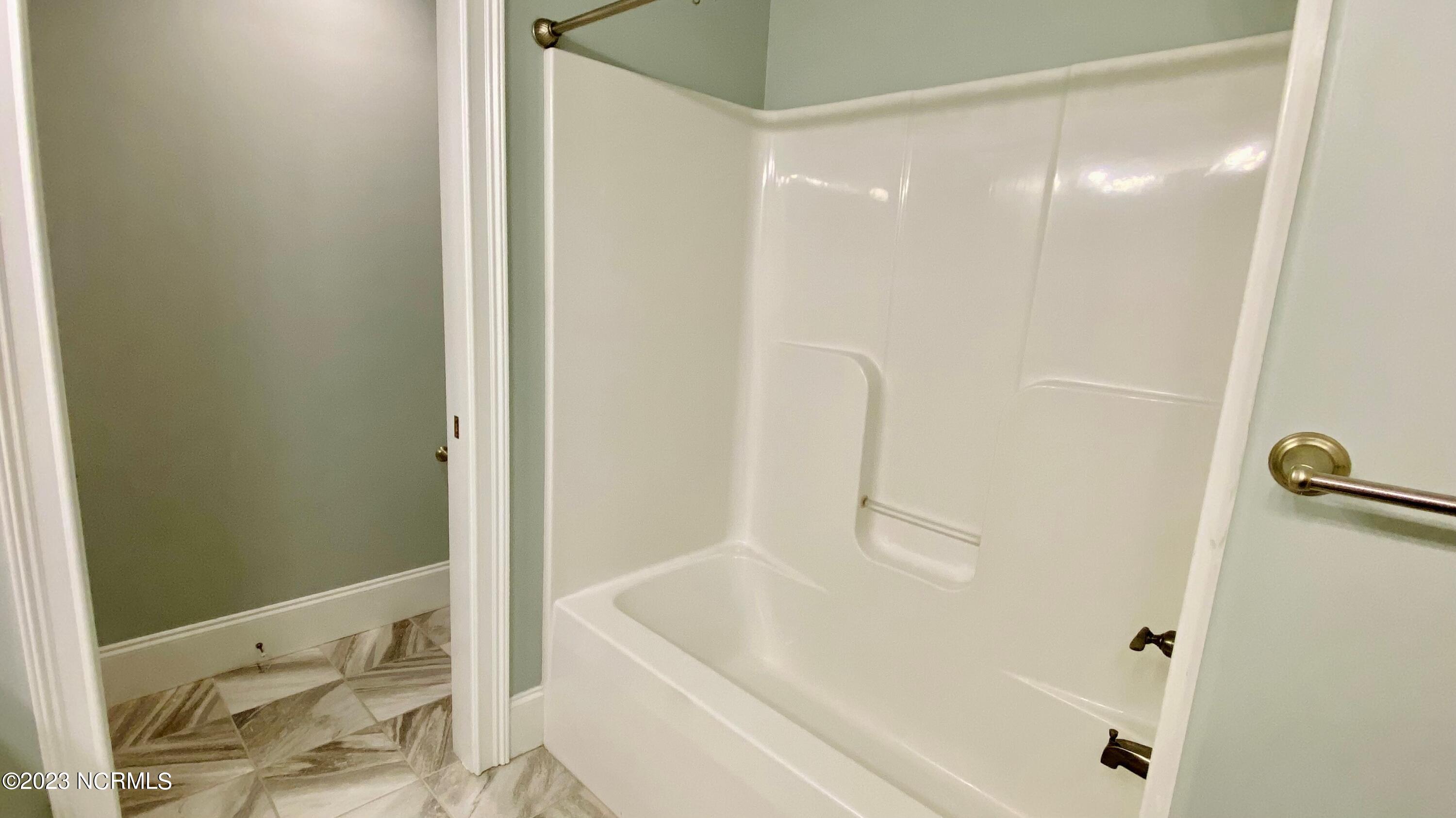 Upstairs bathroom shower / tub