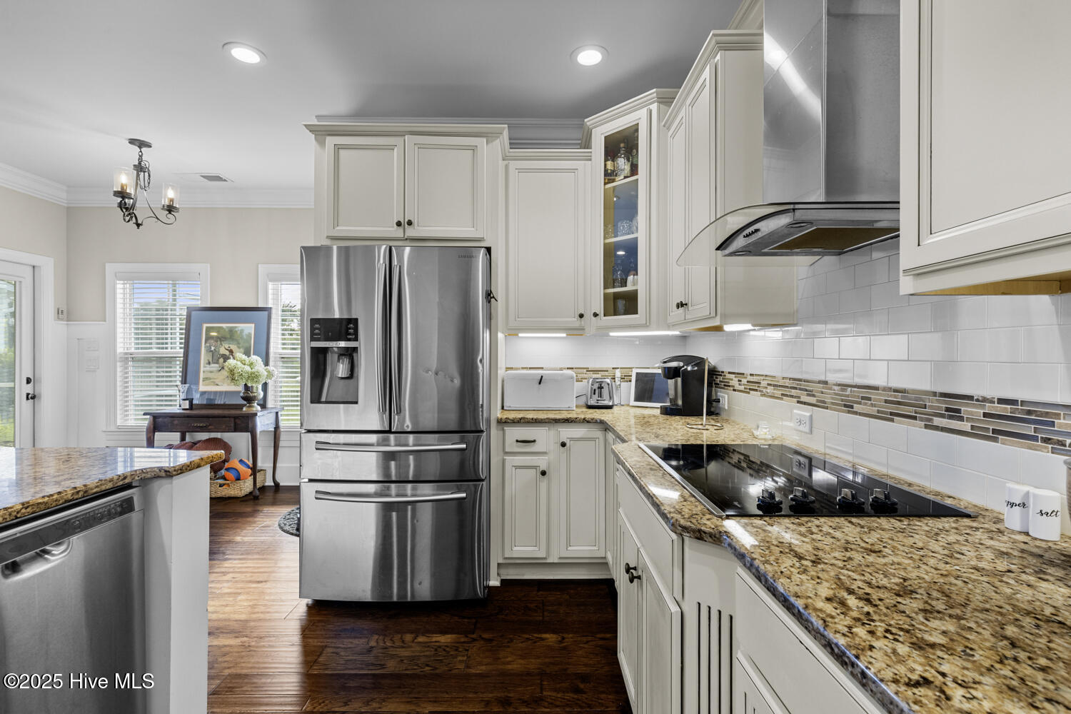 100530635 | Photo 15