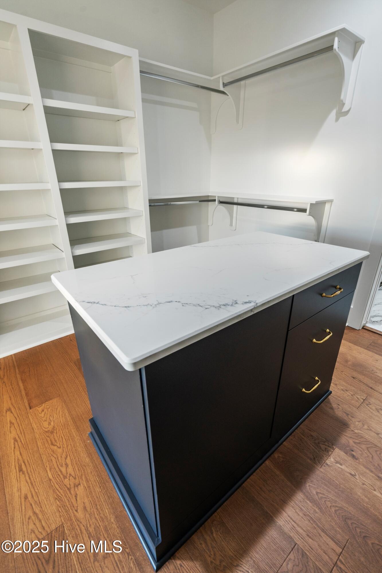 100545730 | Photo 71