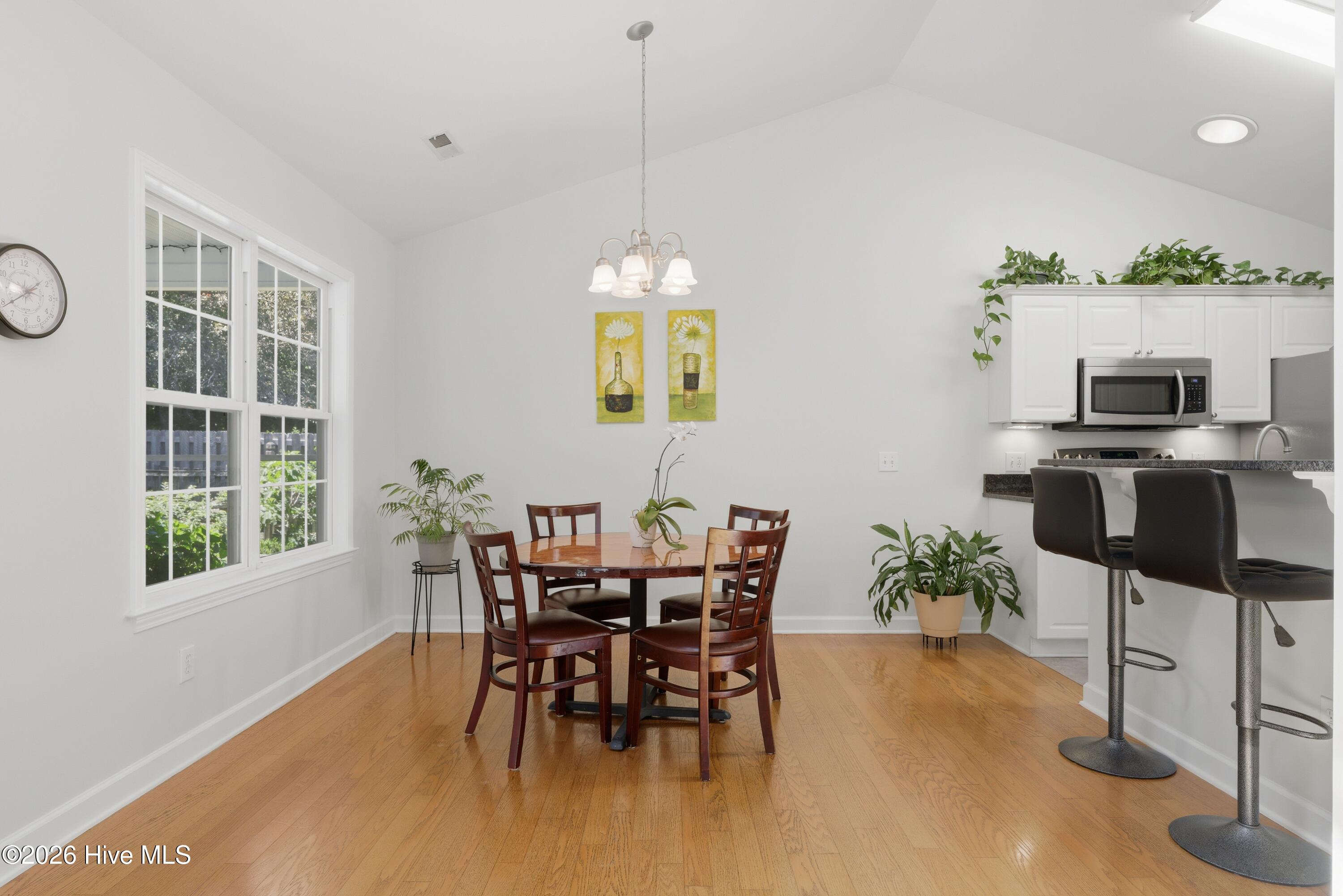 100568485 | Photo 13