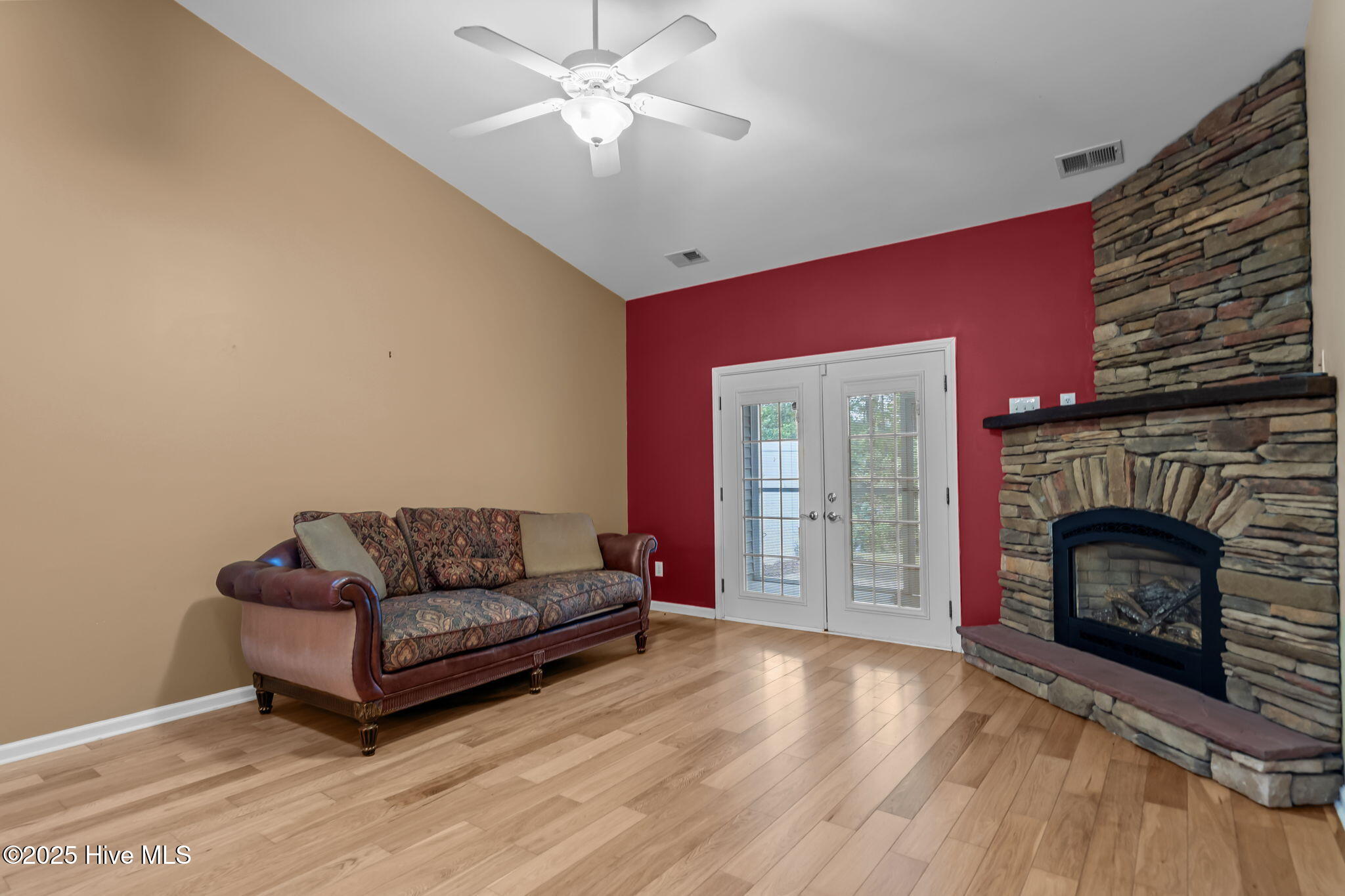 100538741 | Photo 22