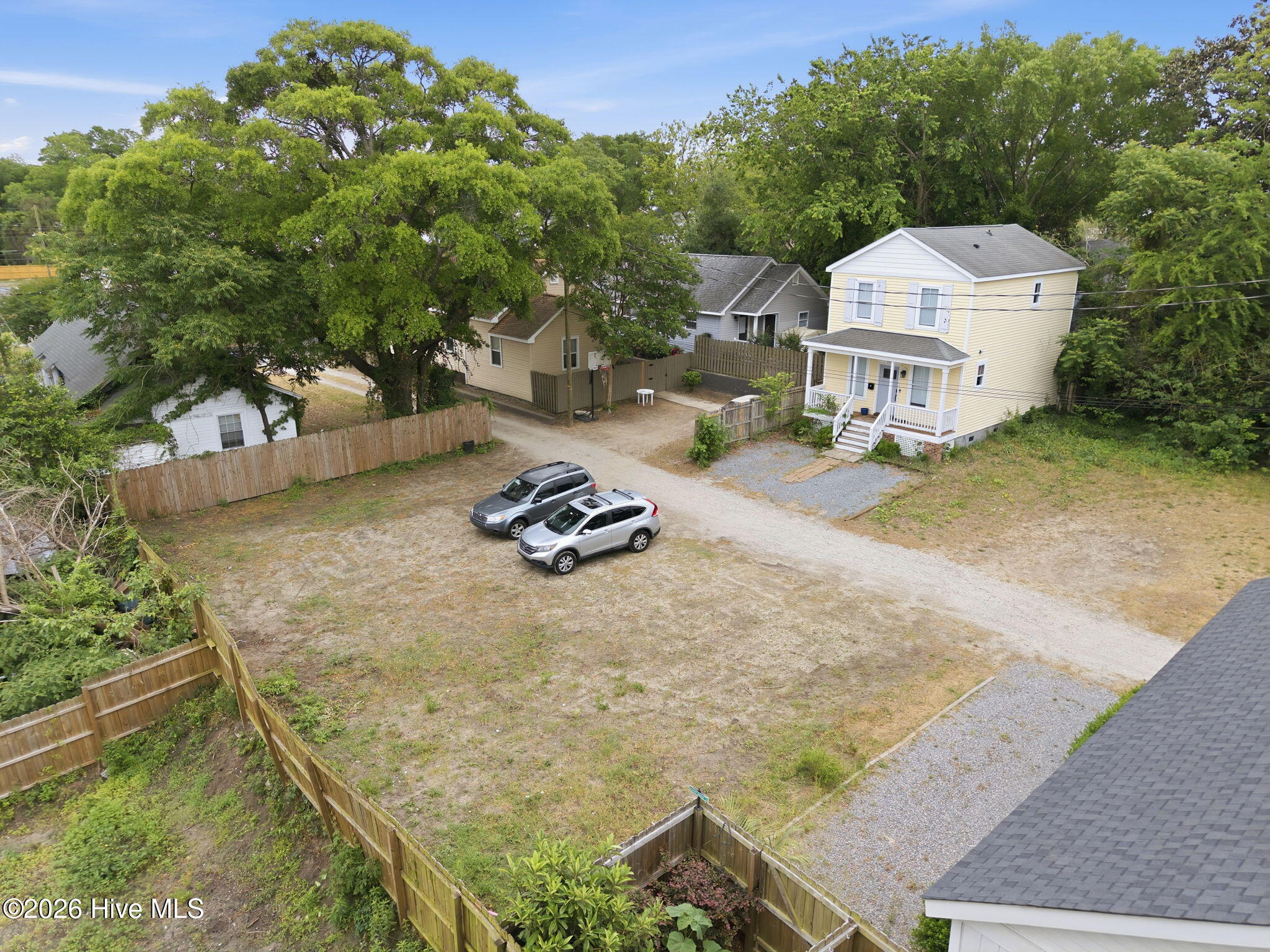 100570217 | Photo 16