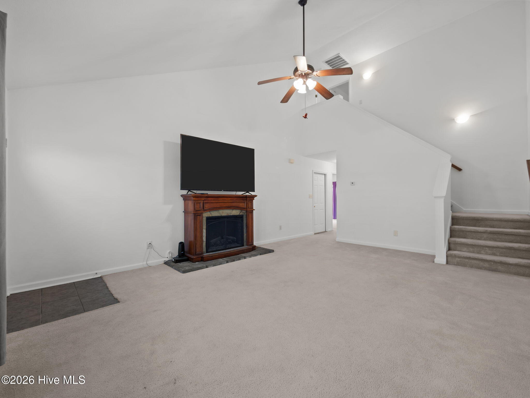 100548288 | Photo 37