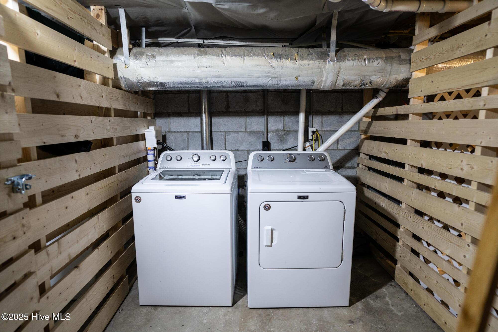 100548209 | Photo 26