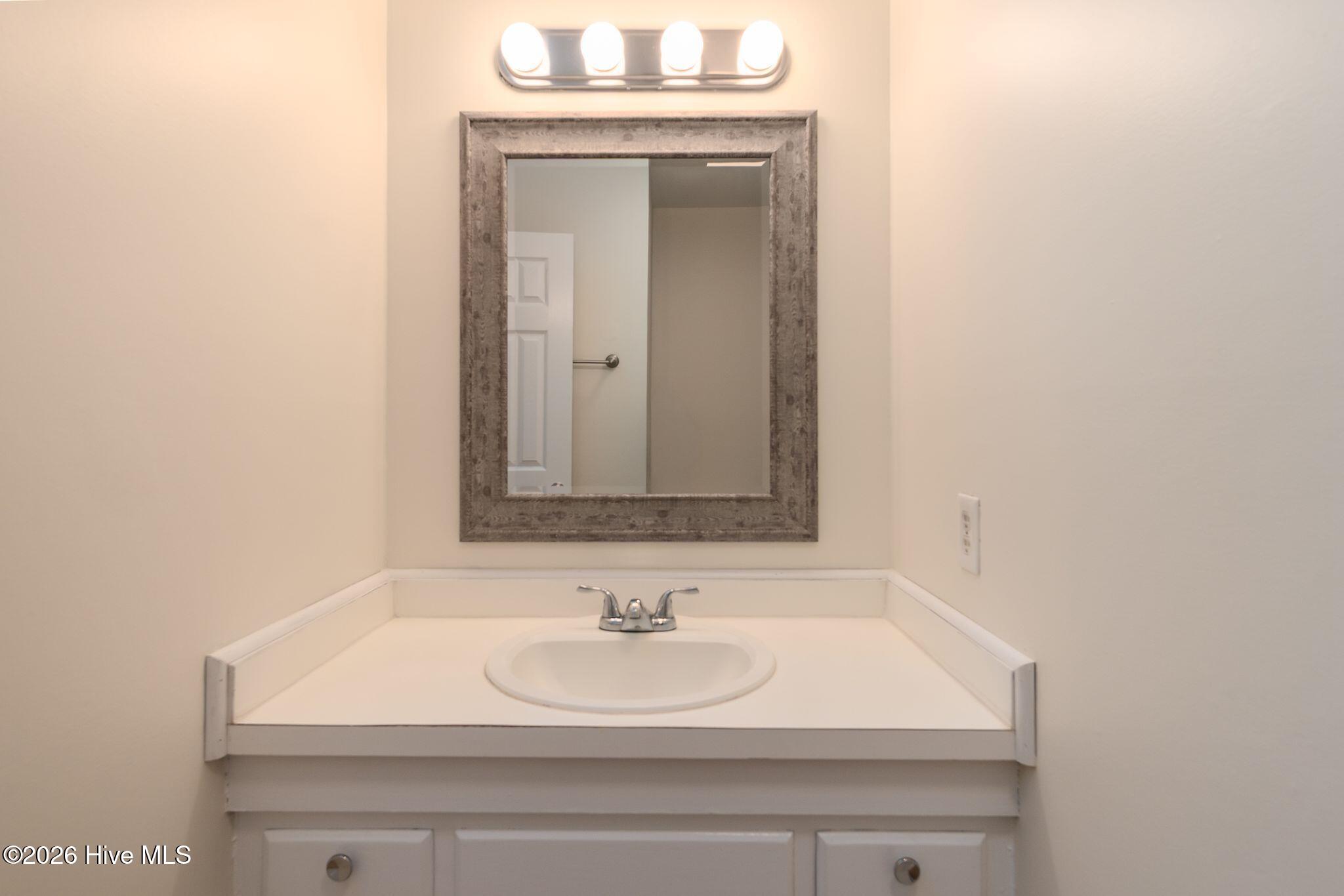 100568369 | Photo 31