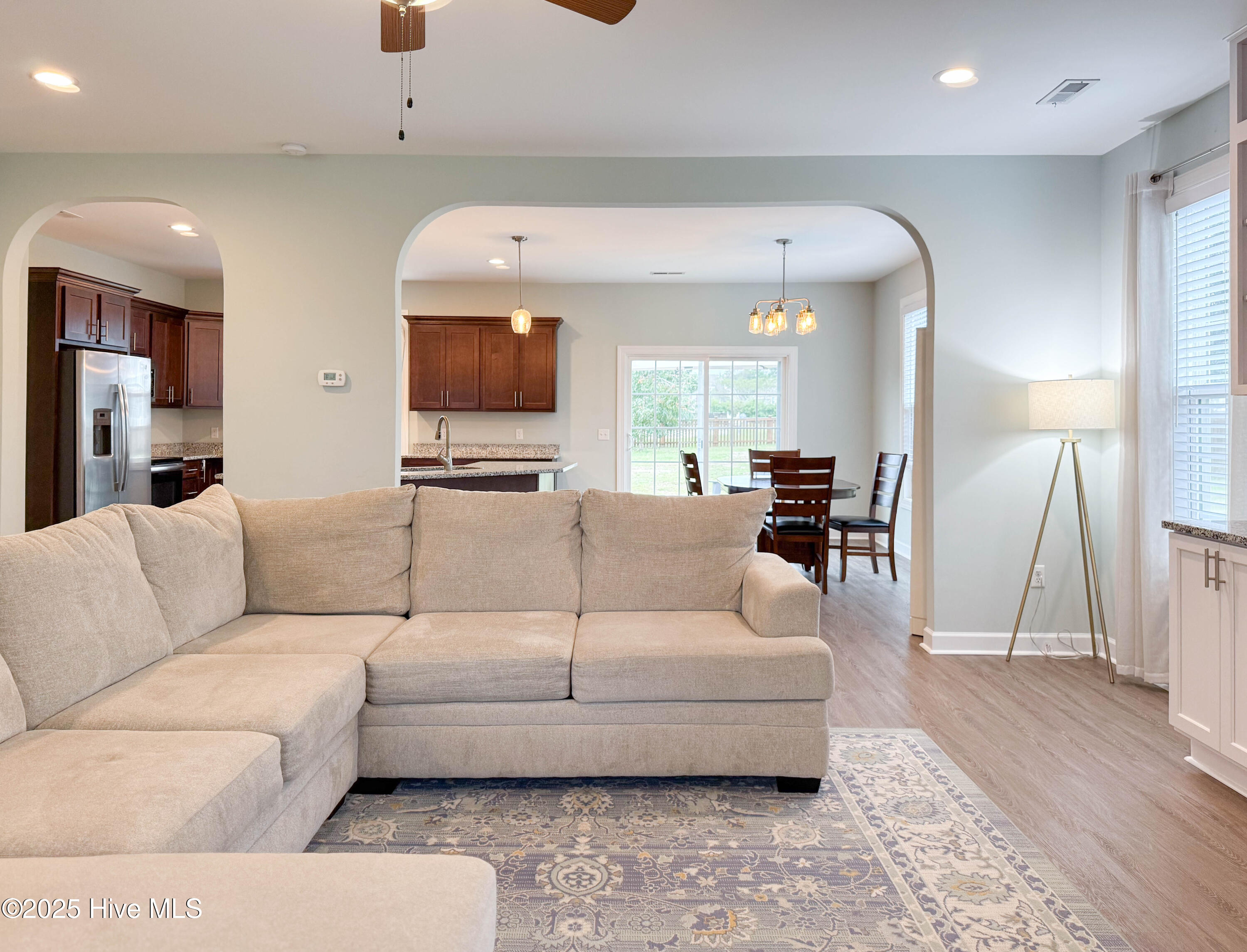 100536408 | Photo 10