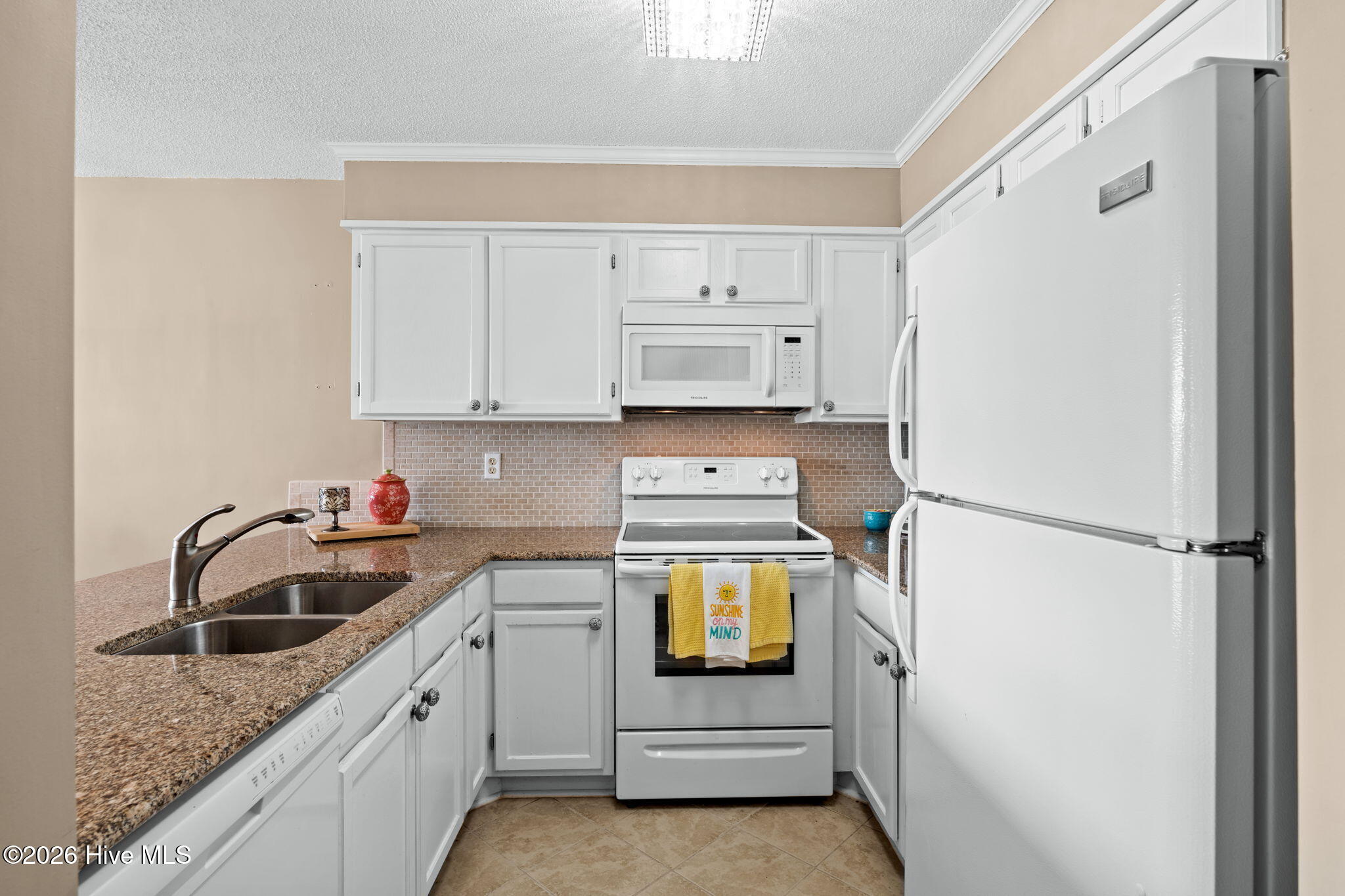 100568914 | Photo 12