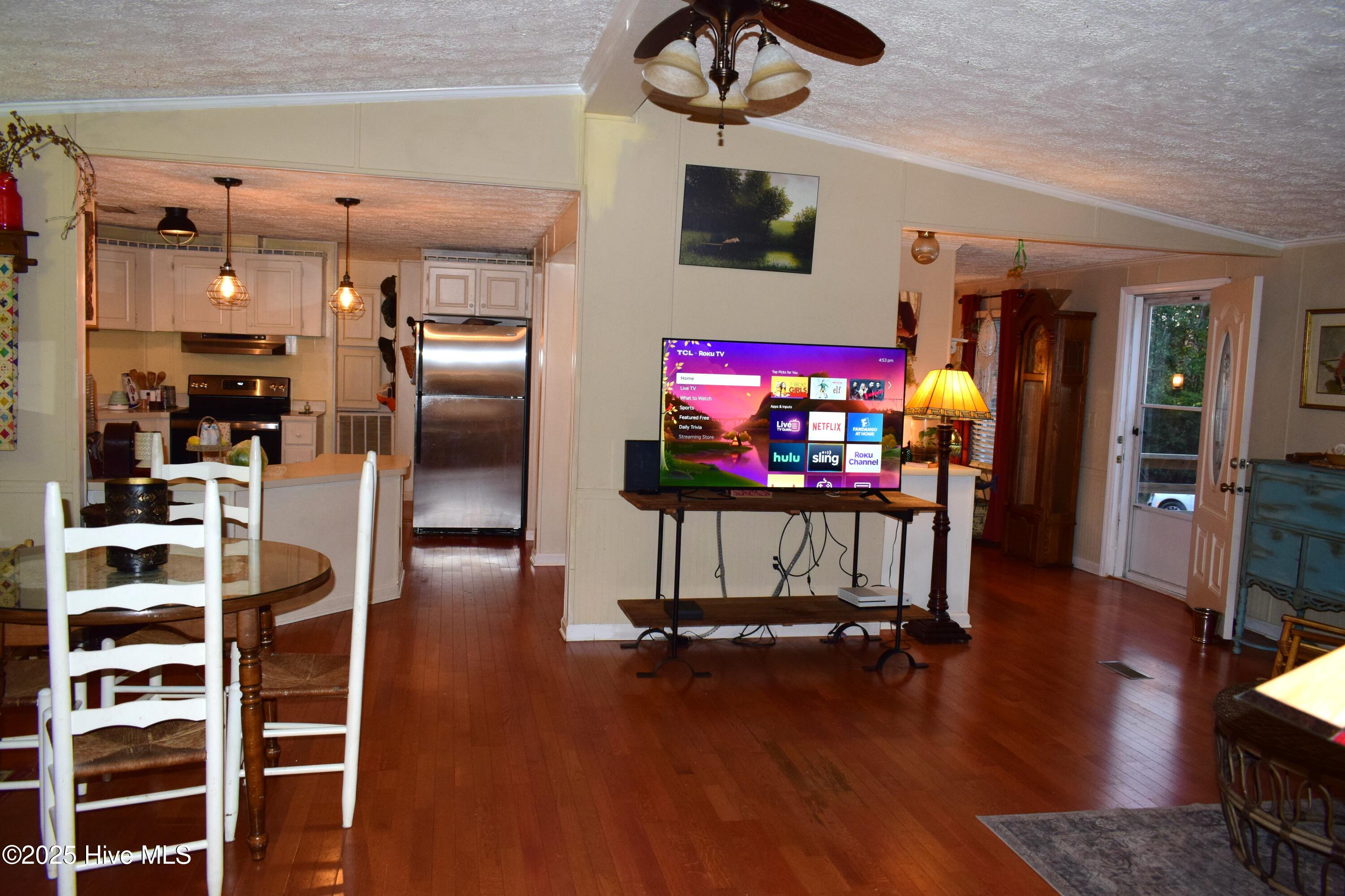 100543289 | Photo 11