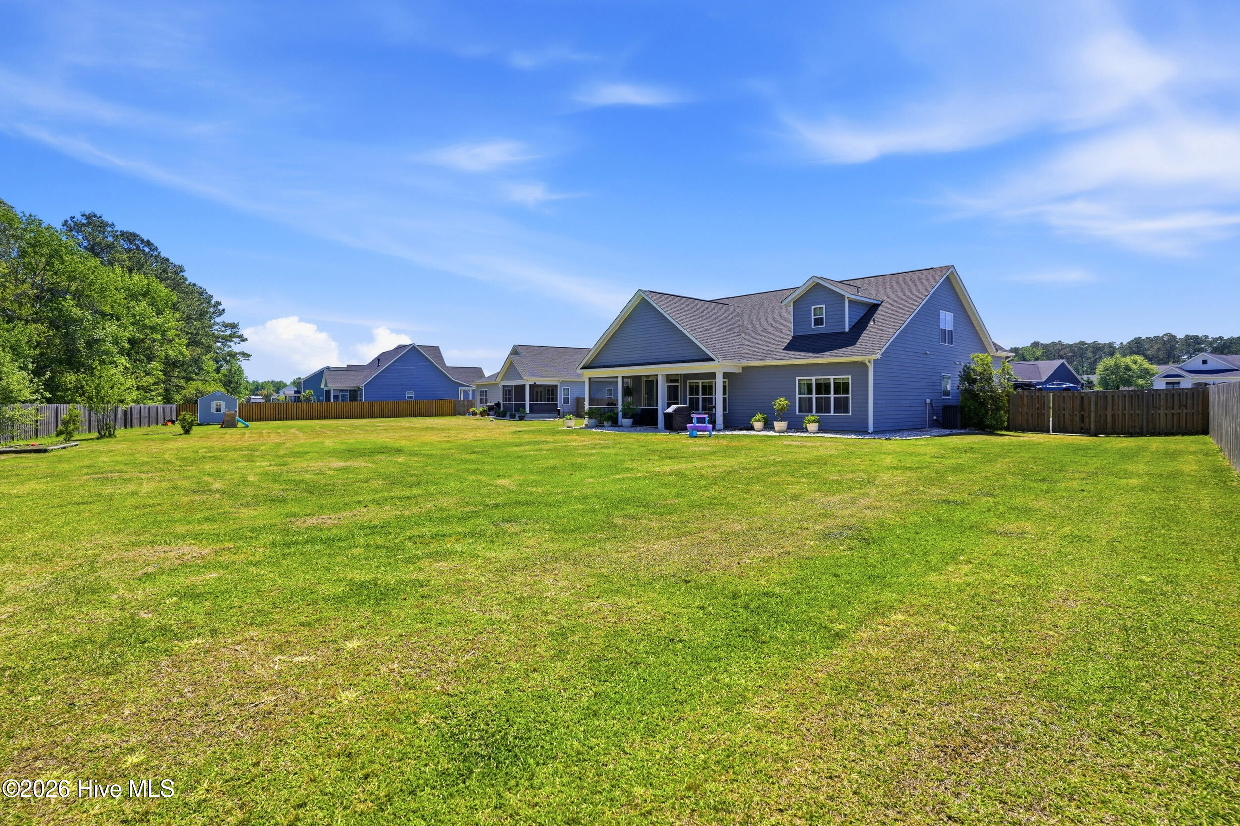 100569213 | Photo 45