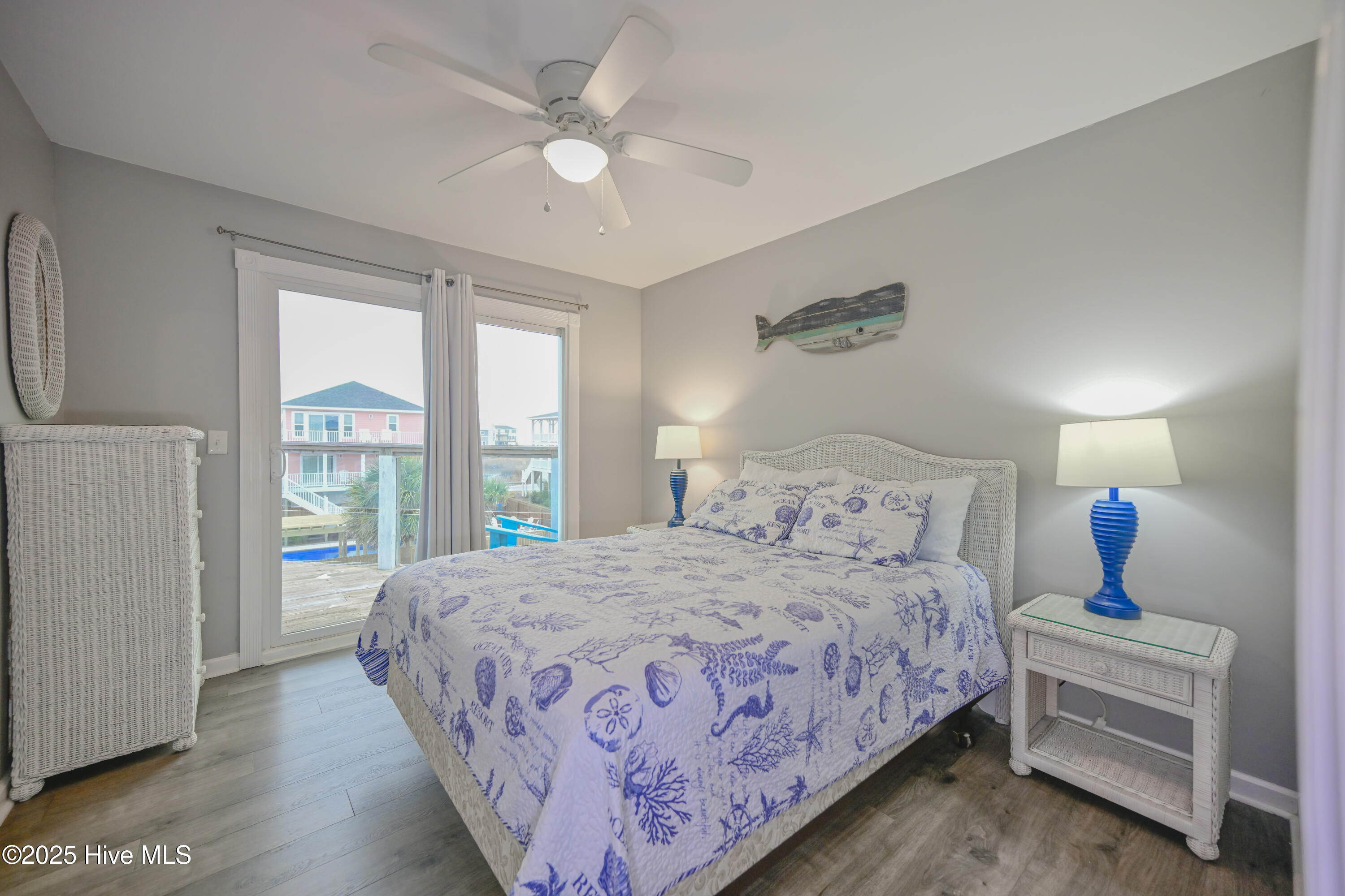 100495129 | Photo 40