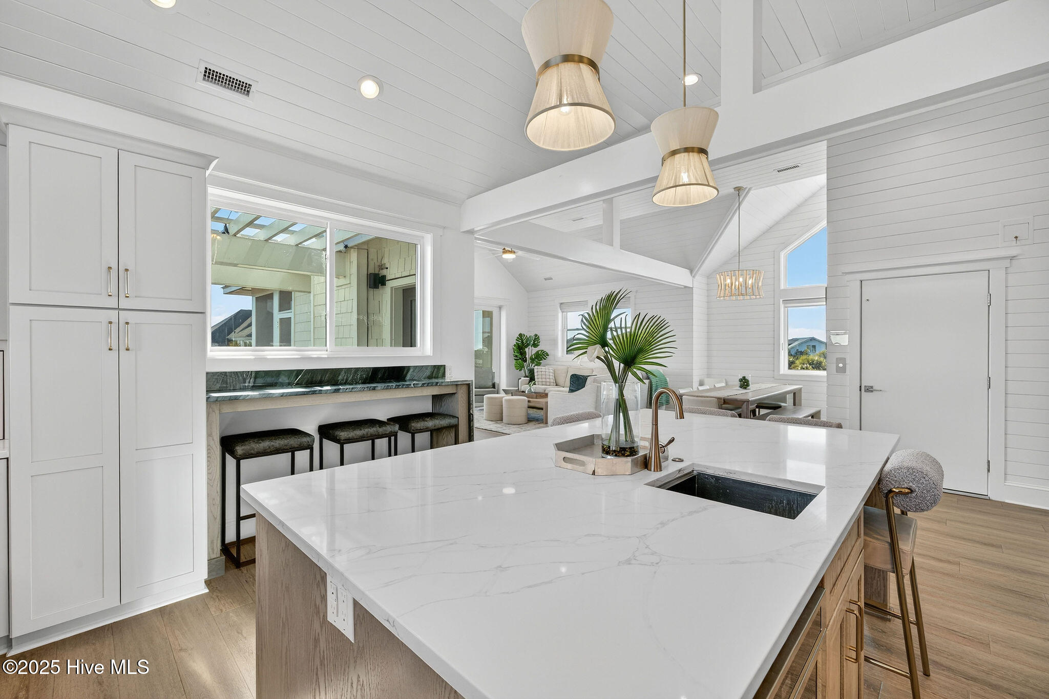 100541250 | Photo 14