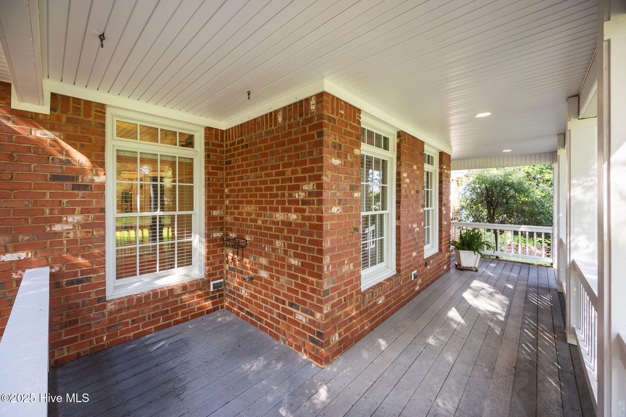 100518834 | Photo 68