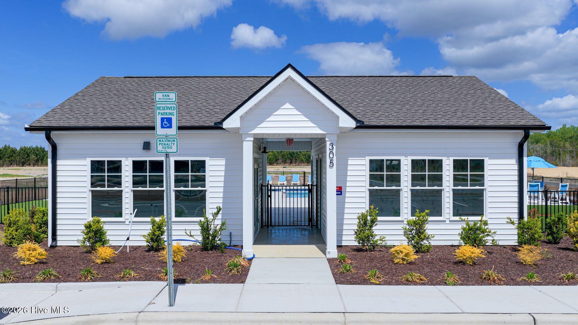 100565427 | Photo 26