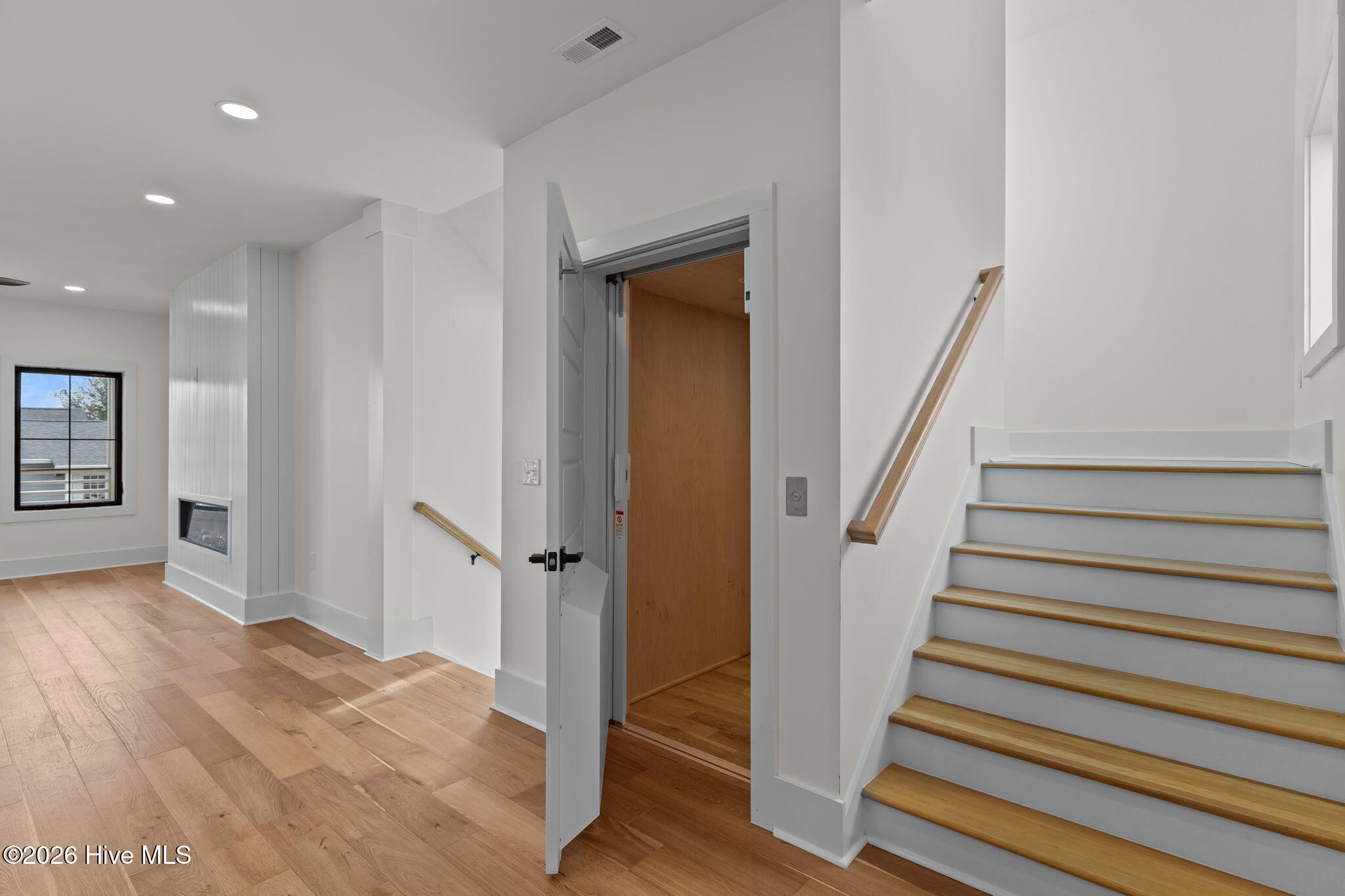 100553287 | Photo 48