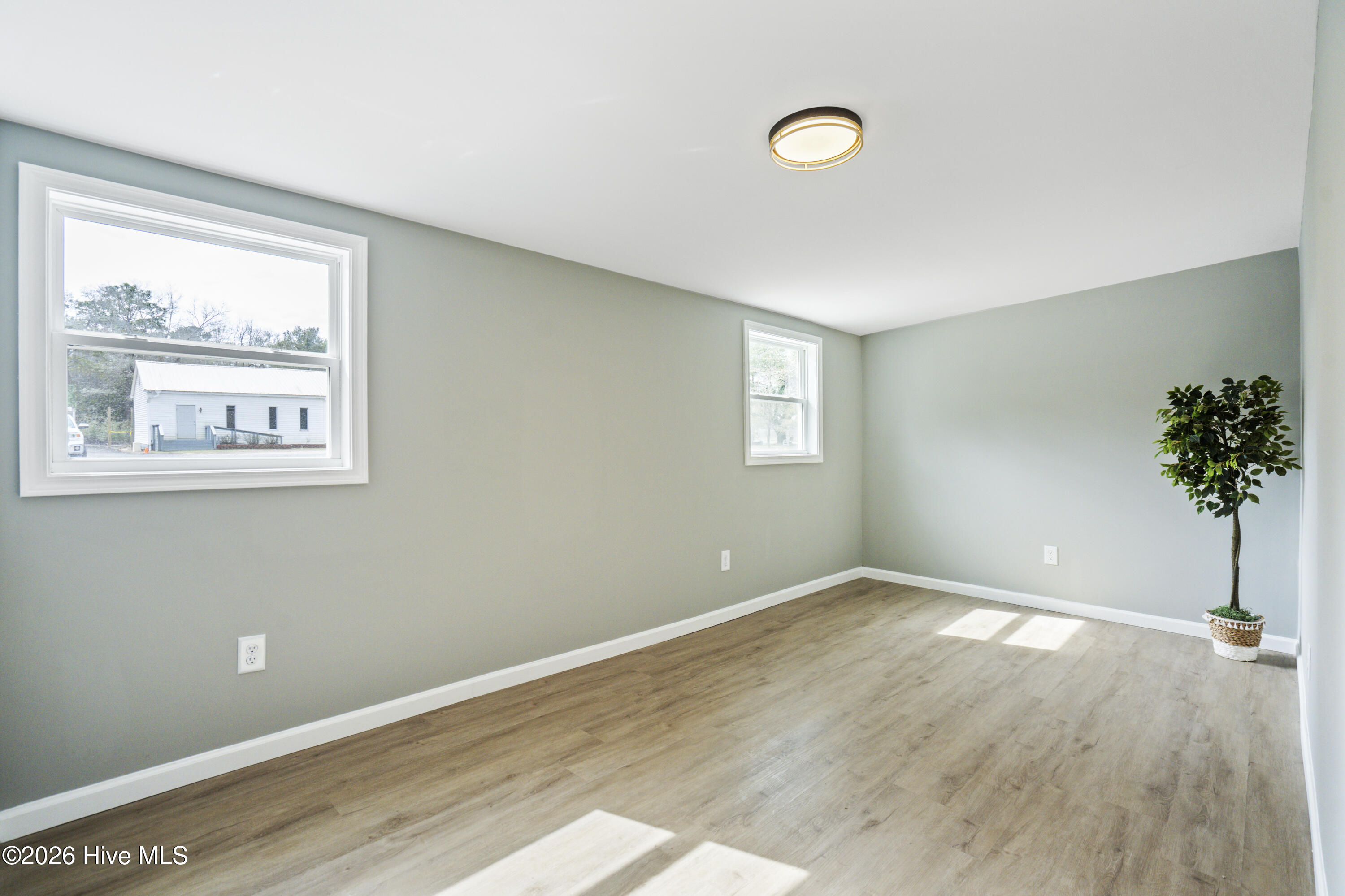 100556703 | Photo 25