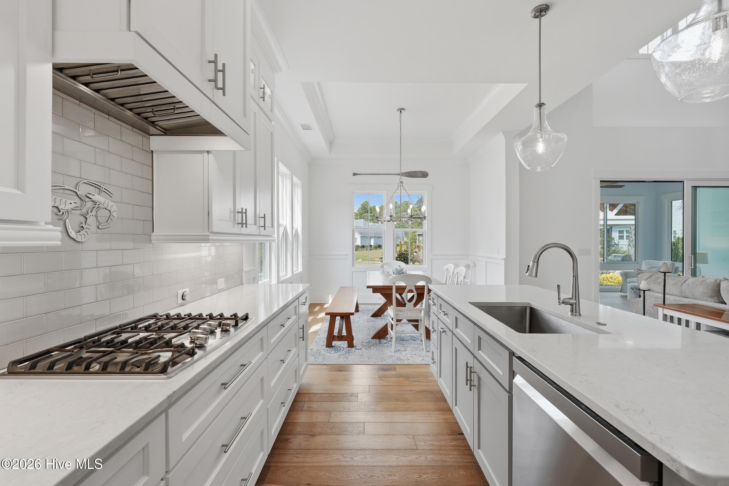 100563980 | Photo 25