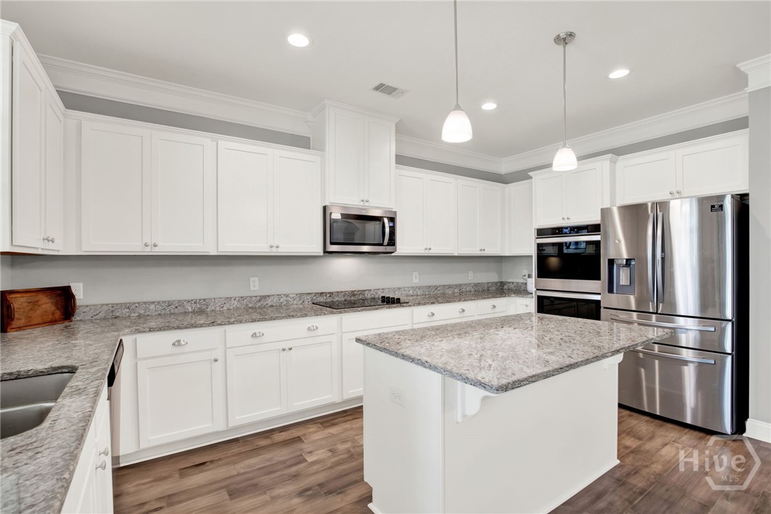 Kitchen – Alternate View