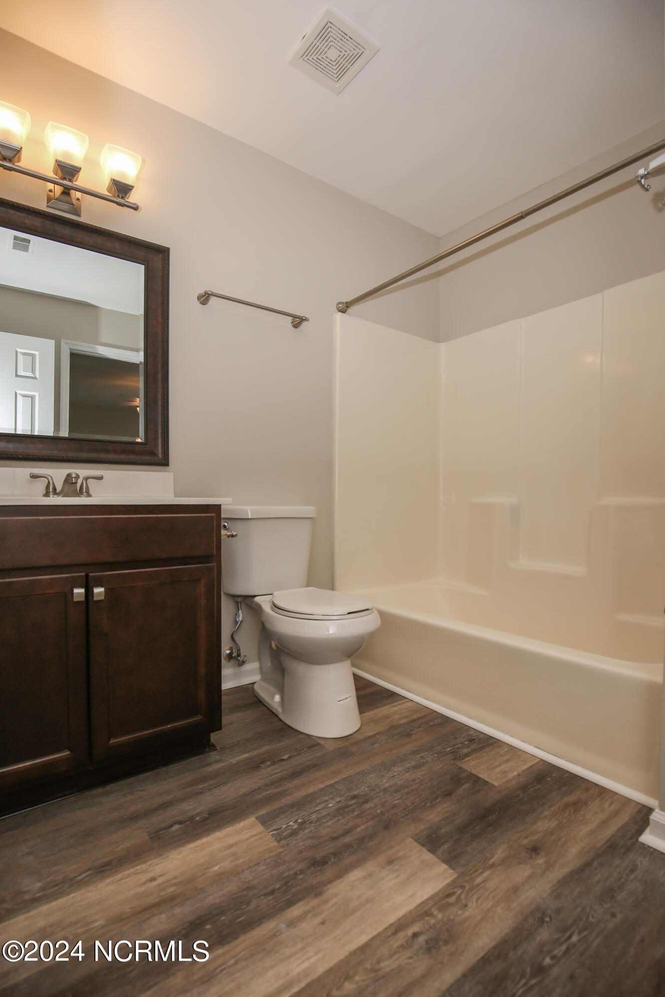 100557159 | Photo 28