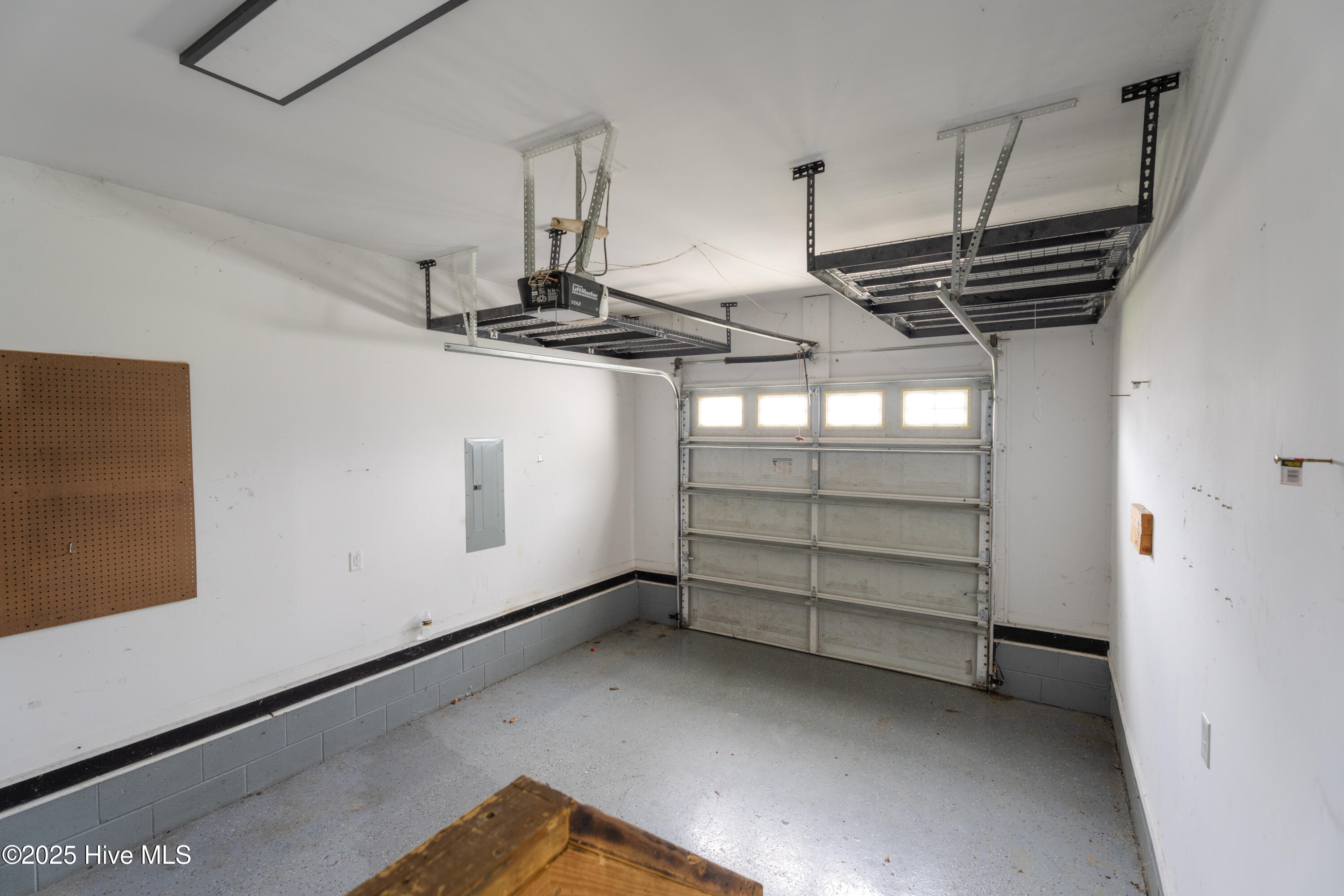 100536355 | Photo 24