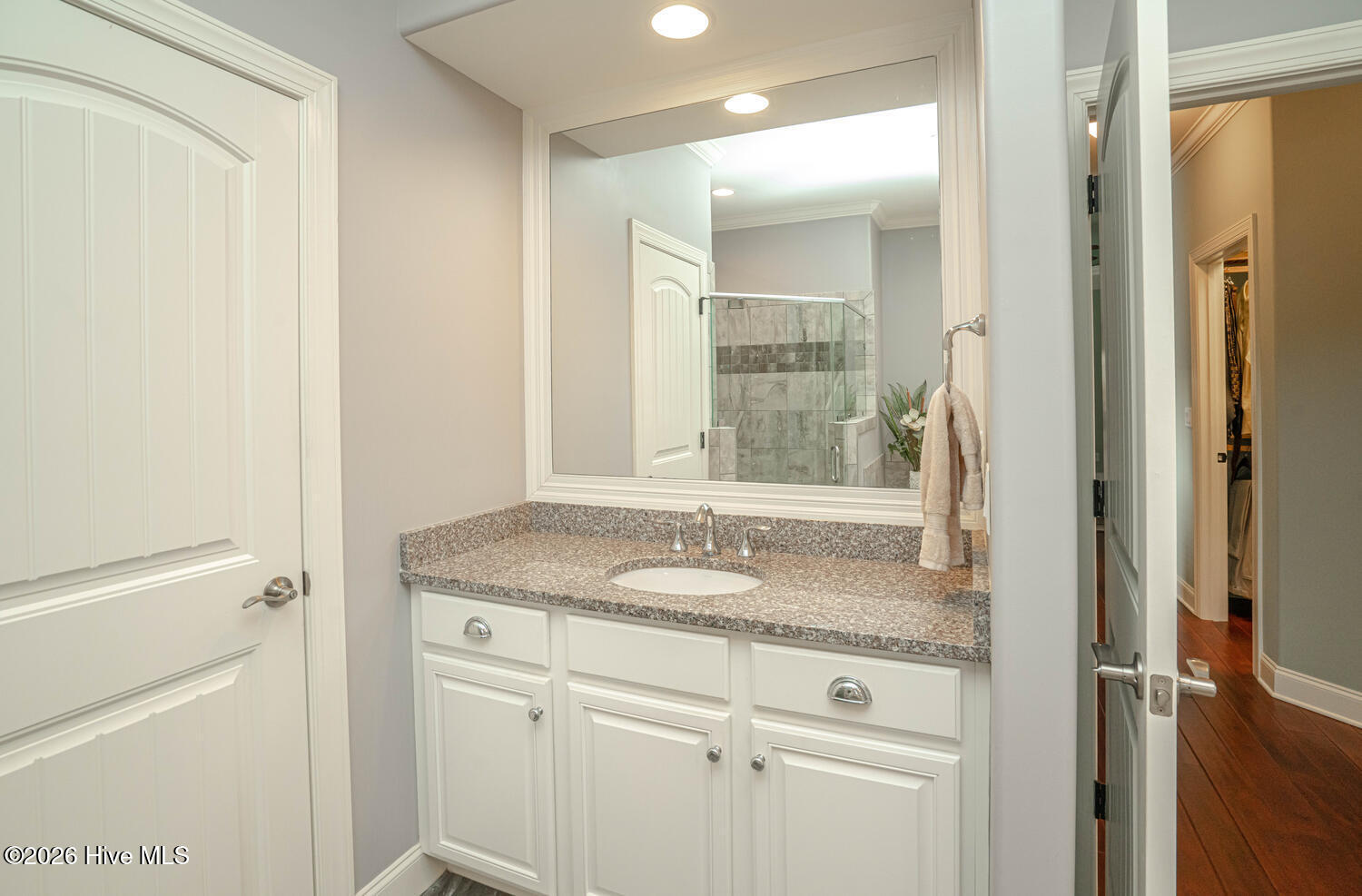 100552025 | Photo 40