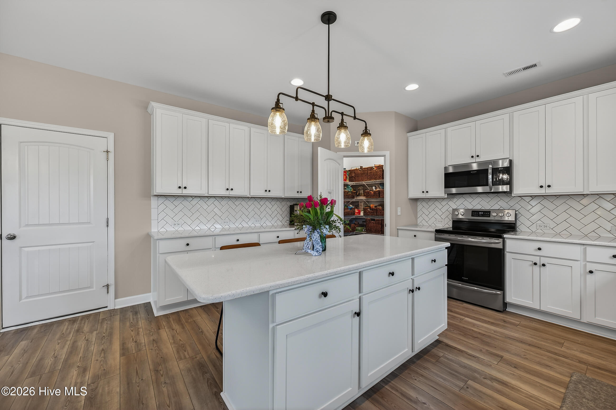 100561356 | Photo 19