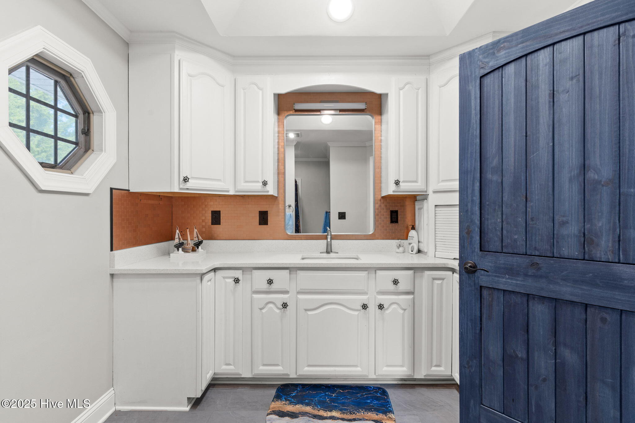 100532897 | Photo 38