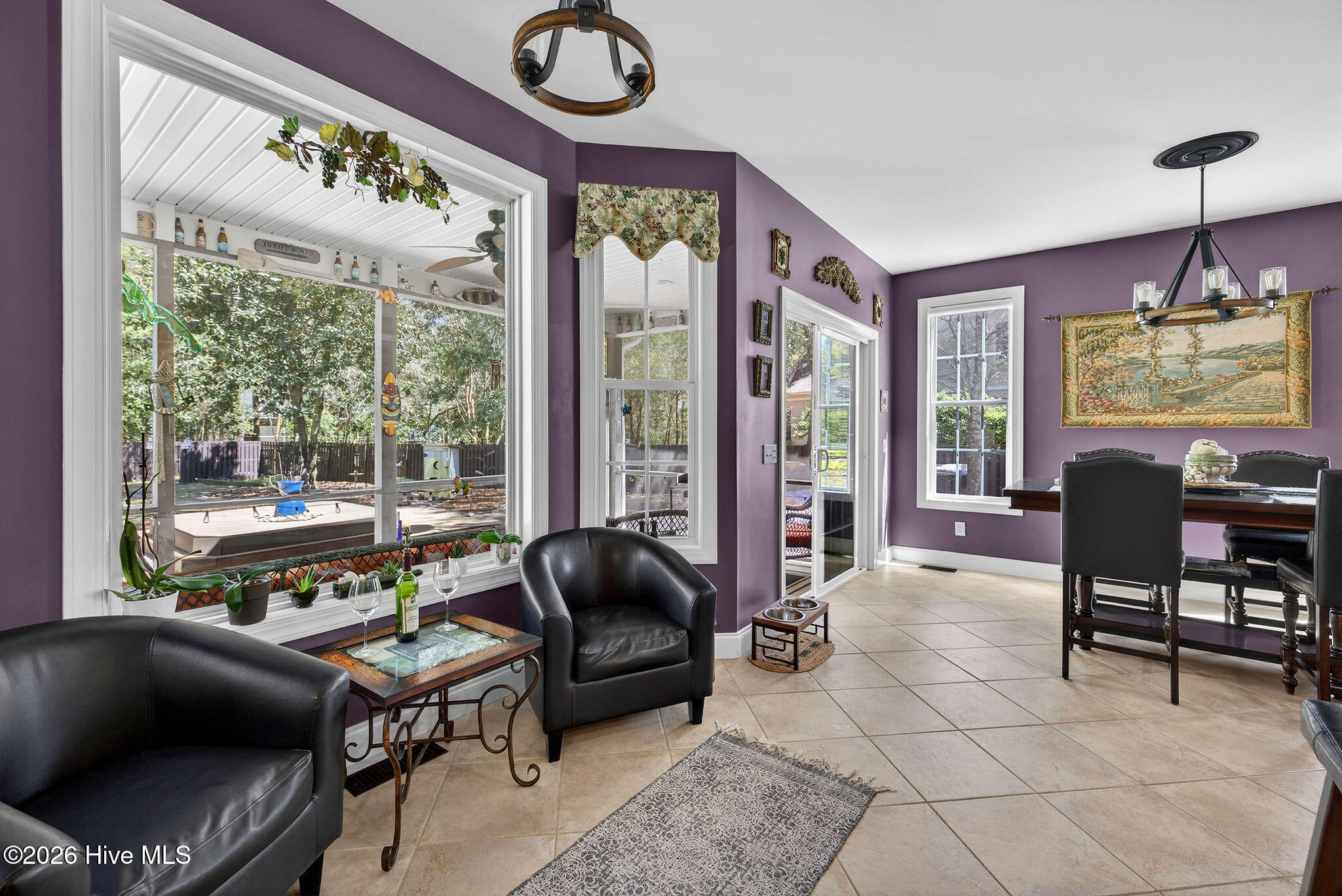 100568034 | Photo 32