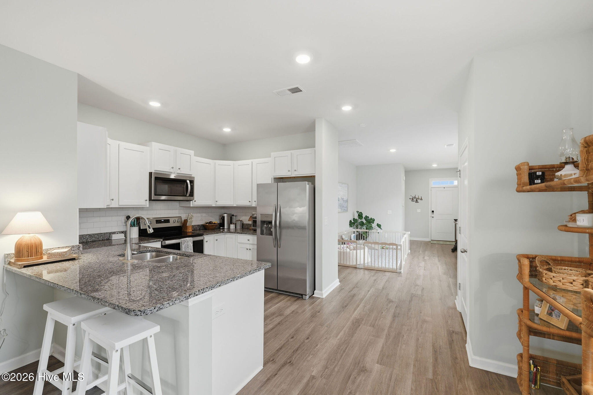 100560678 | Photo 11