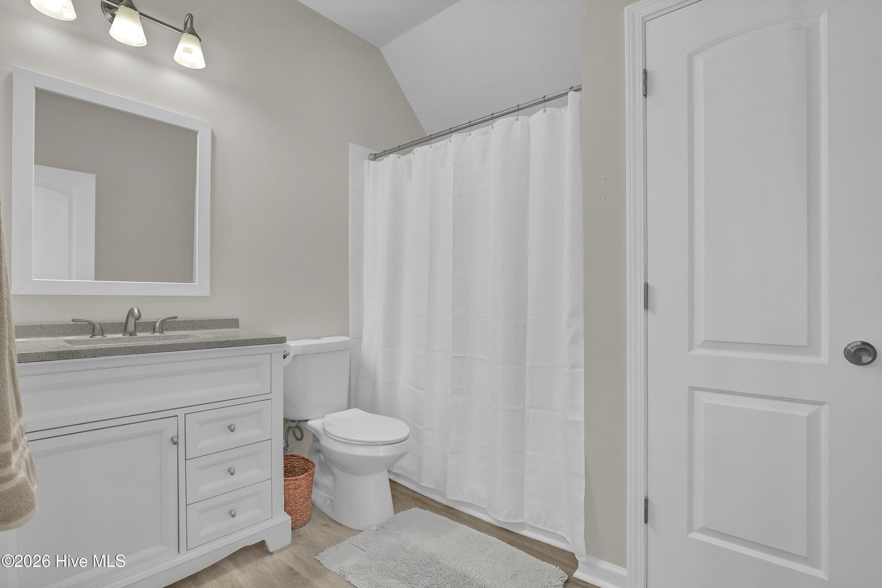 100562204 | Photo 38